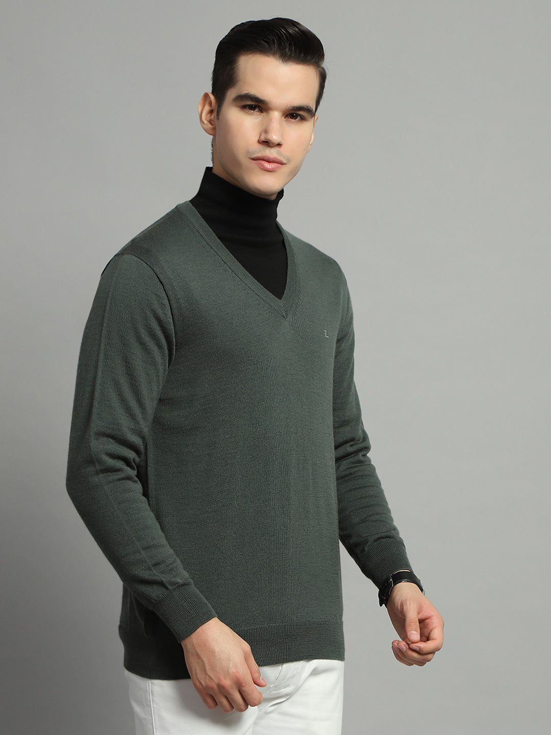 Men Olive Solid V Neck Full Sleeve Pullover