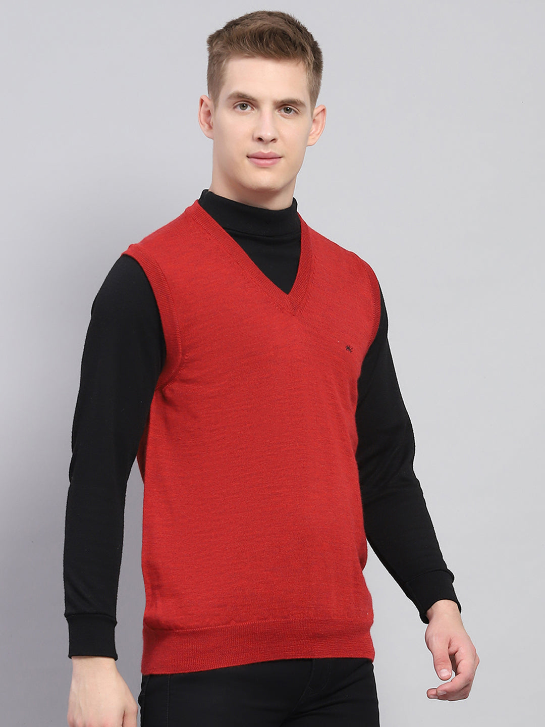 Men Maroon Solid V Neck Sleeveless Sweater