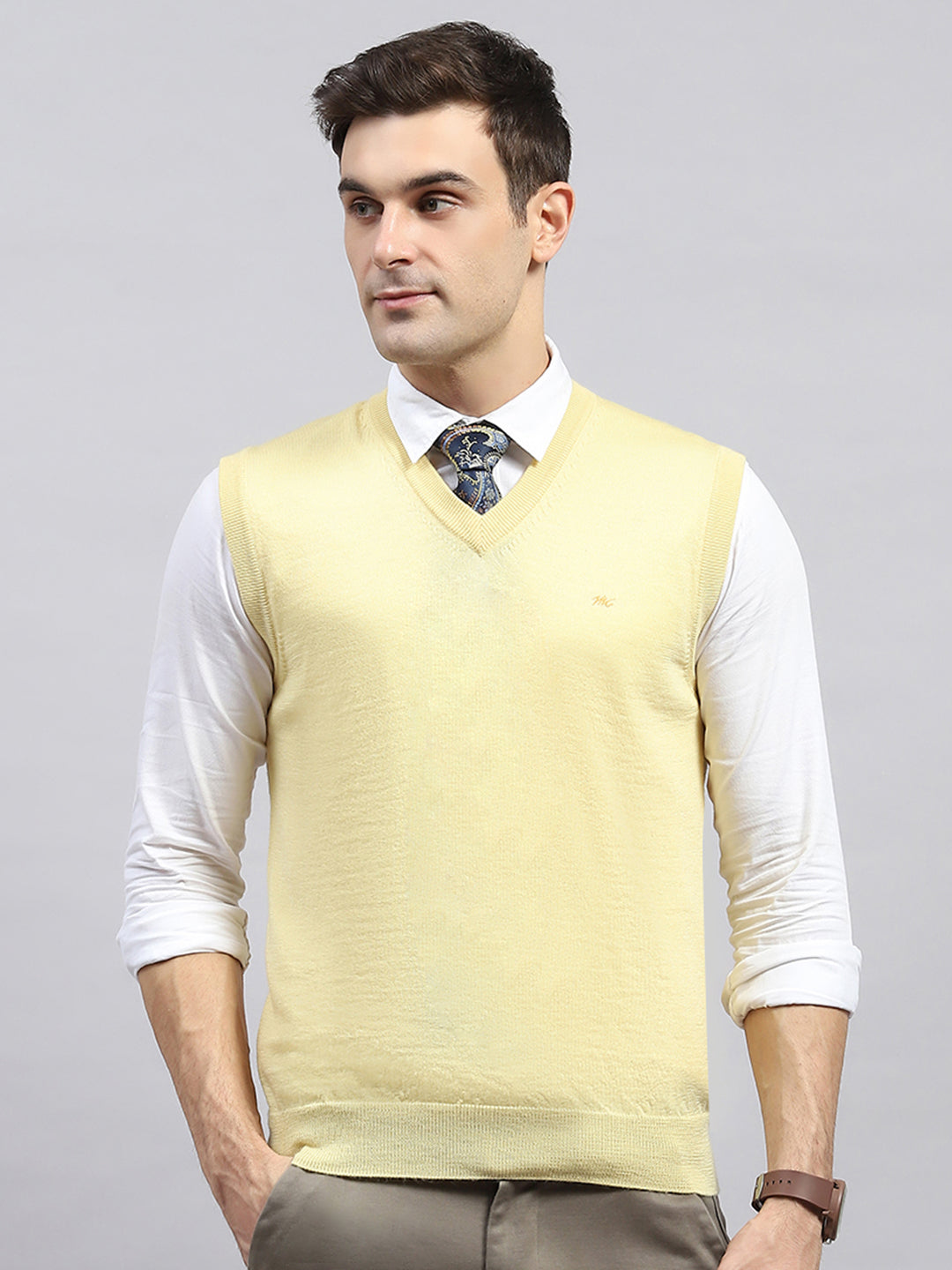 Men Yellow Solid V Neck Sleeveless Sweater