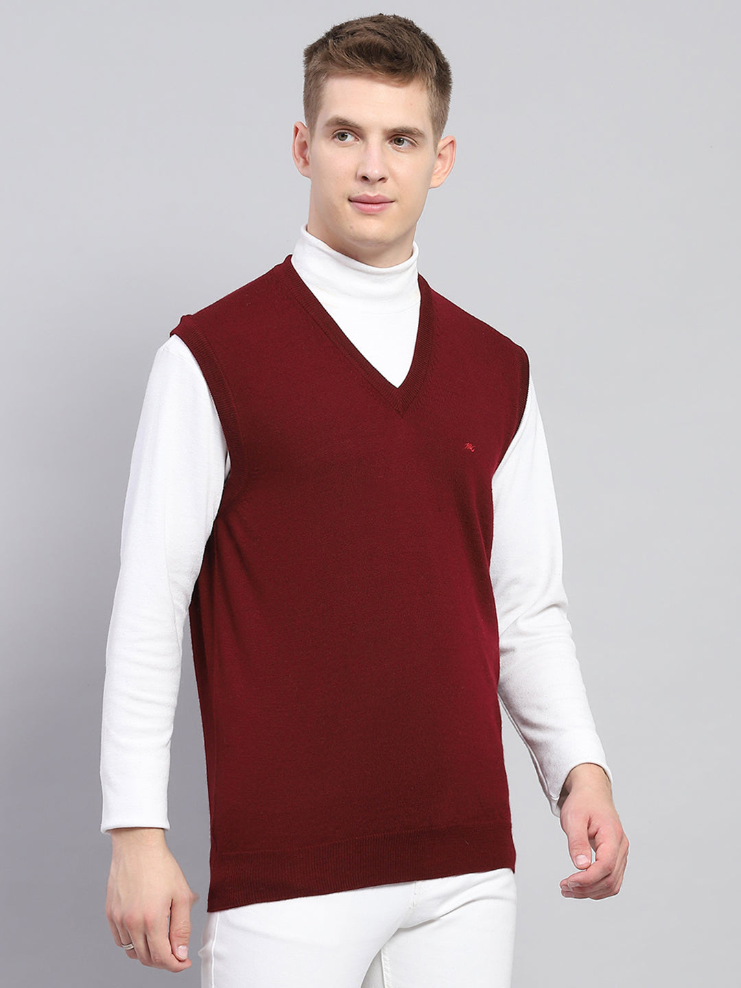 Men Maroon Solid V Neck Sleeveless Sweater