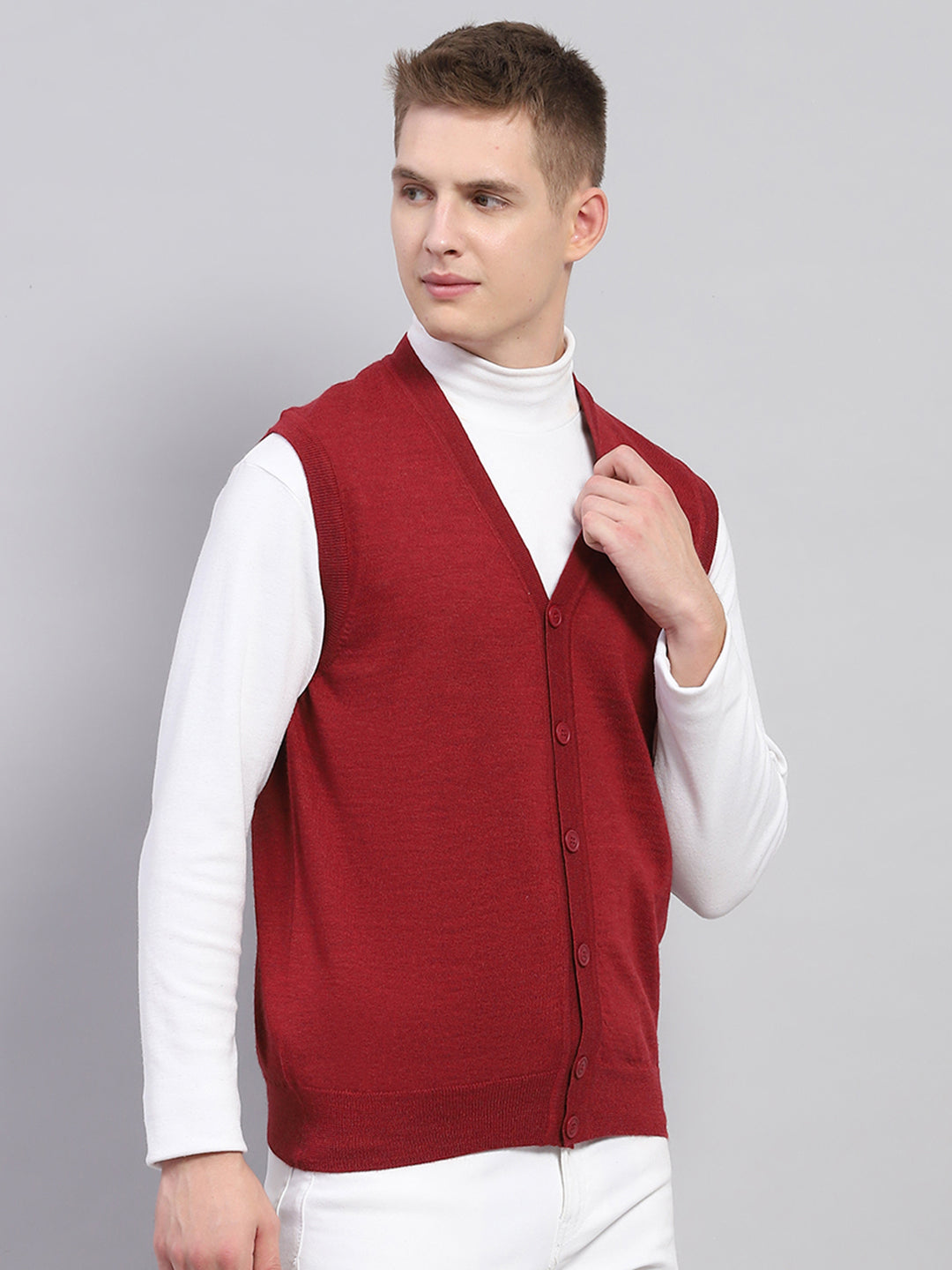 Men Maroon Solid V Neck Sleeveless Cardigan