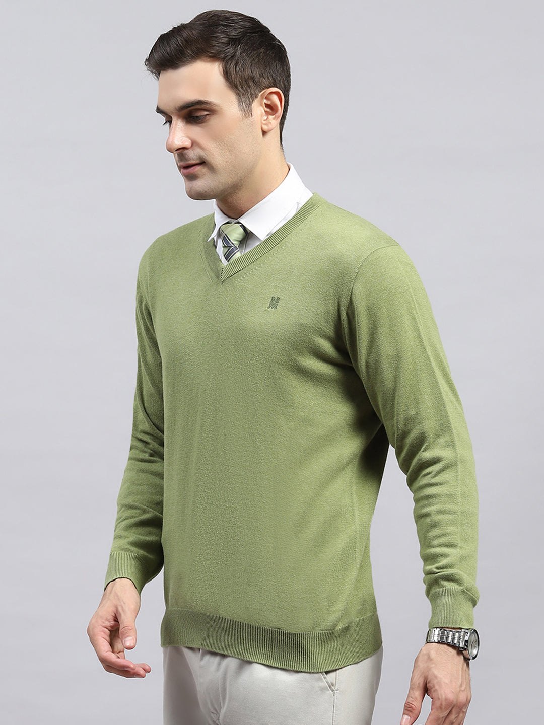 Men Green Solid V Neck Full Sleeve Pullover