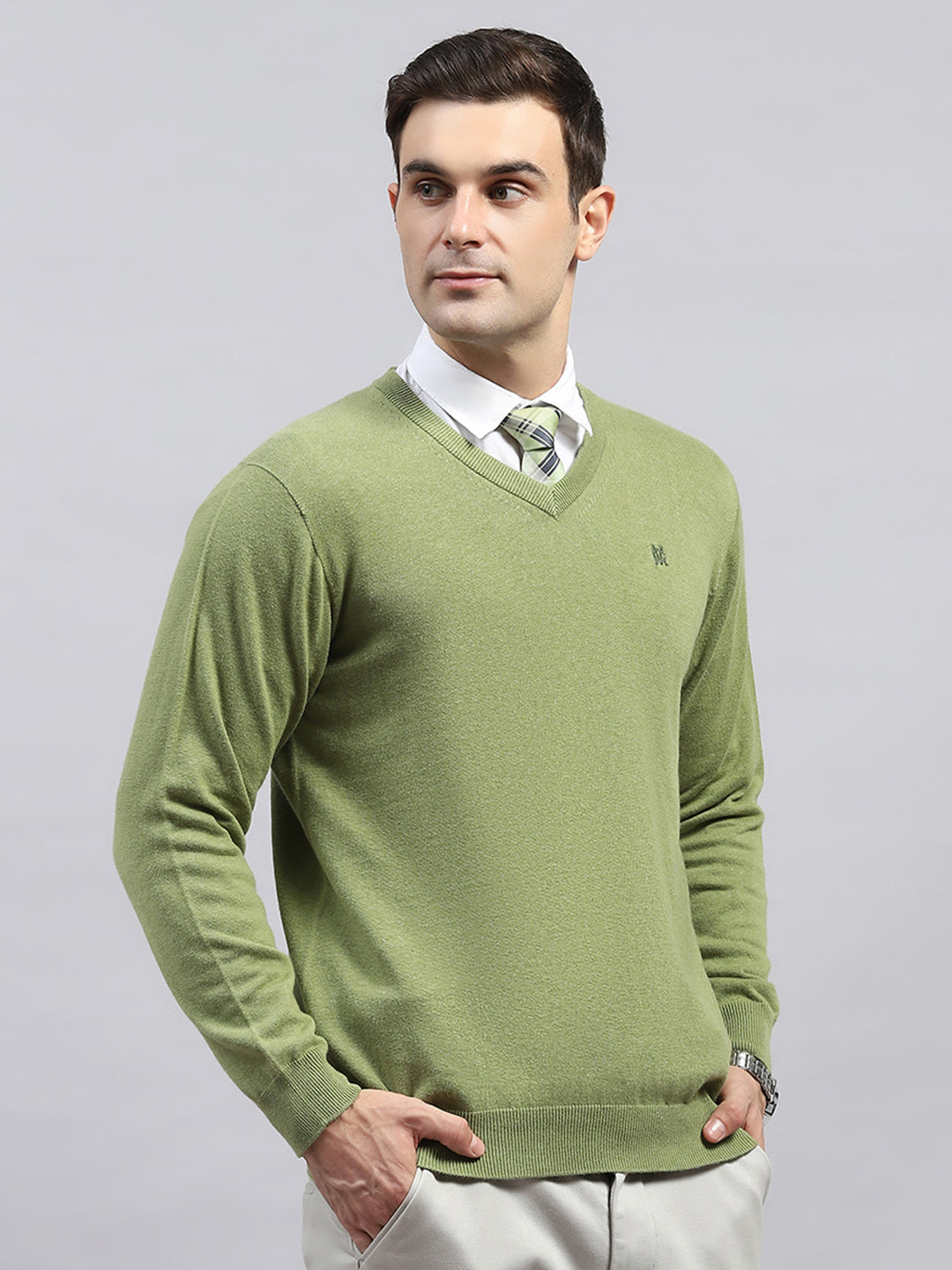 Men Green Solid V Neck Full Sleeve Pullover