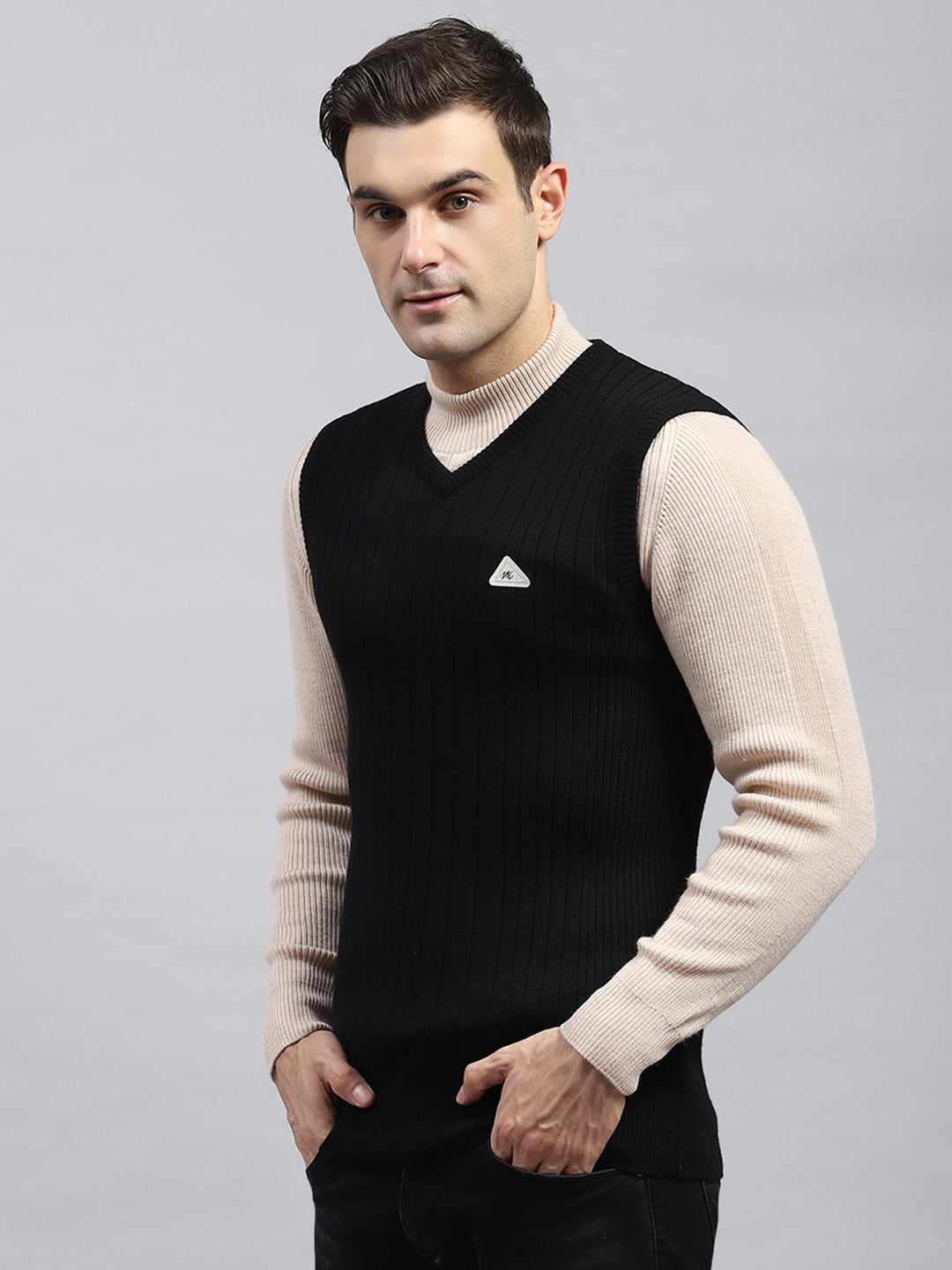 Men Black Solid V Neck Sleeveless Sweater