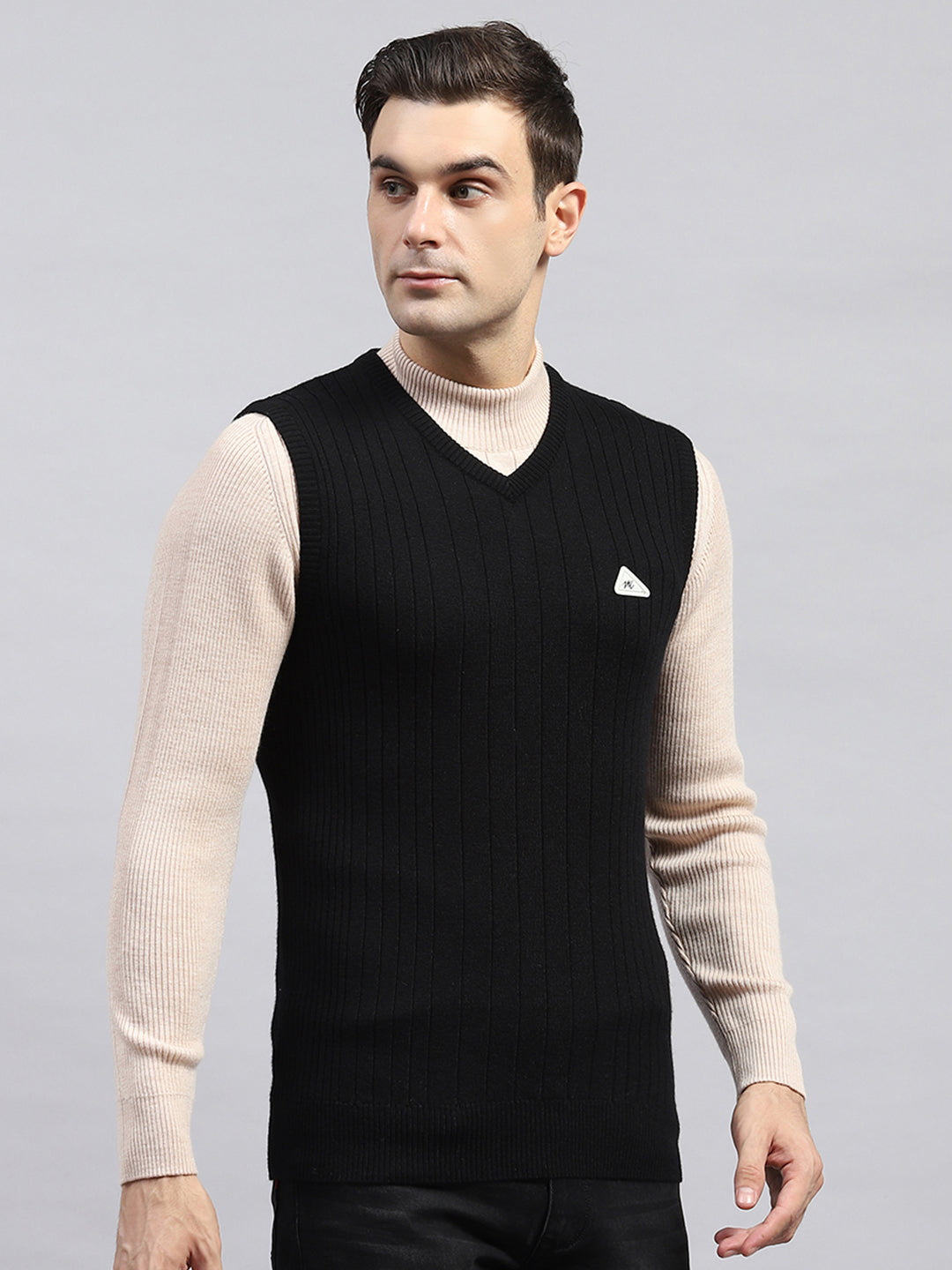 Men Black Solid V Neck Sleeveless Sweater