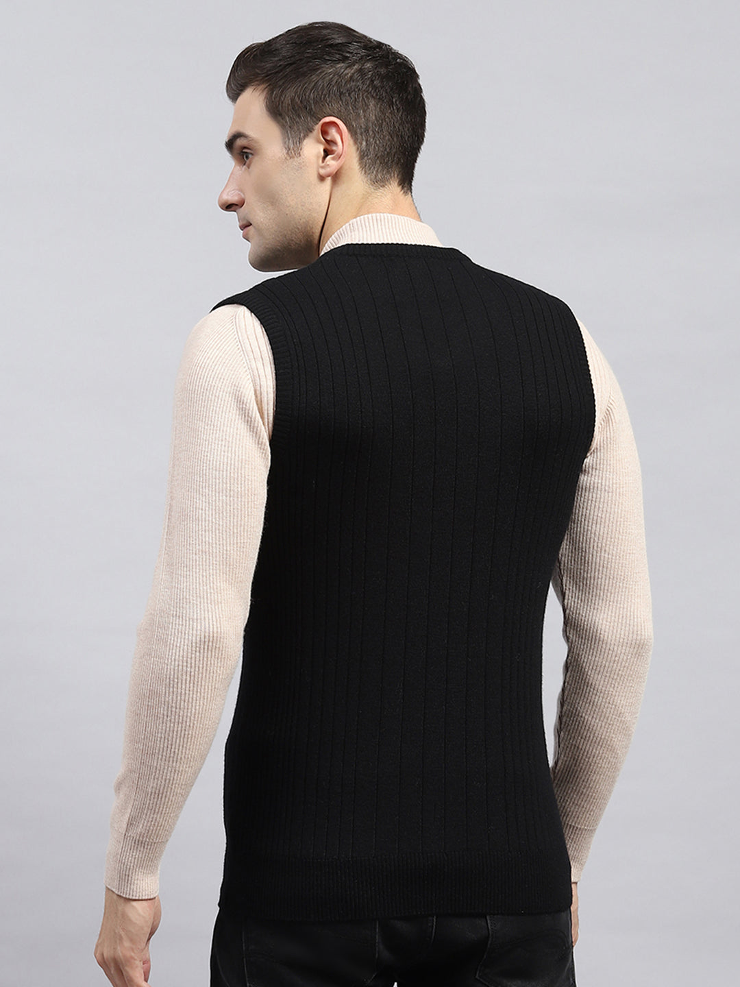 Men Black Solid V Neck Sleeveless Sweater