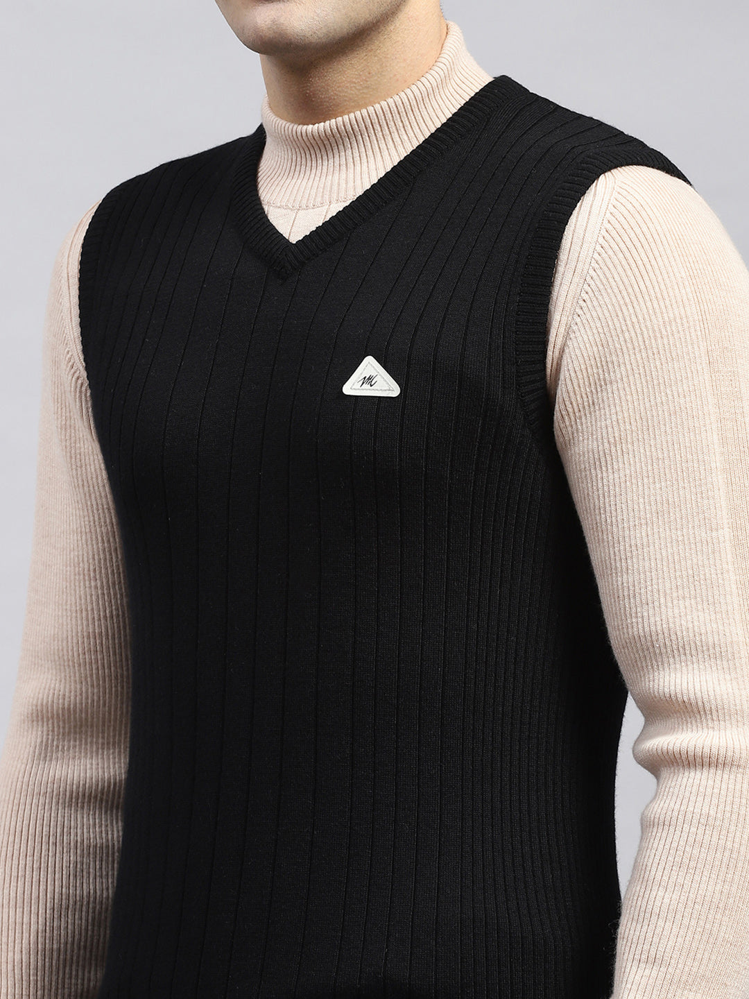 Men Black Solid V Neck Sleeveless Sweater