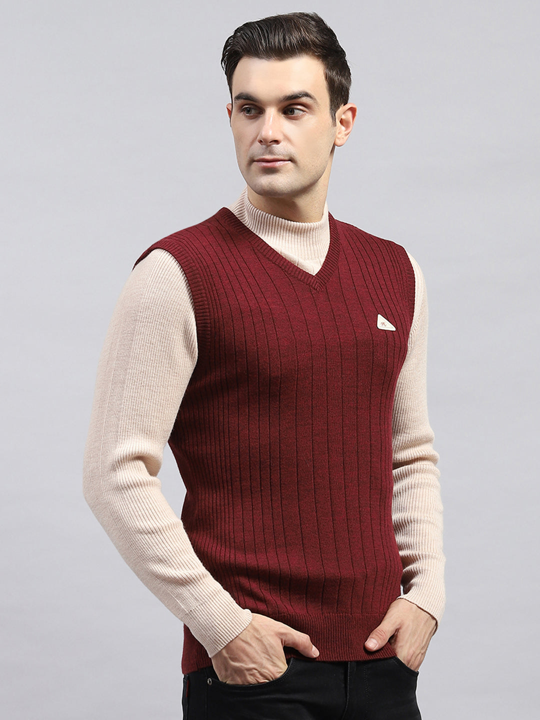 Men Maroon Solid V Neck Sleeveless Sweater