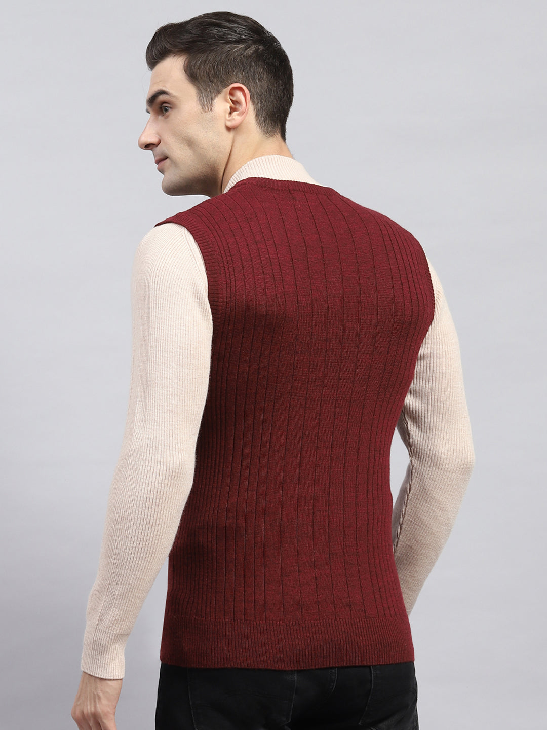 Men Maroon Solid V Neck Sleeveless Sweater