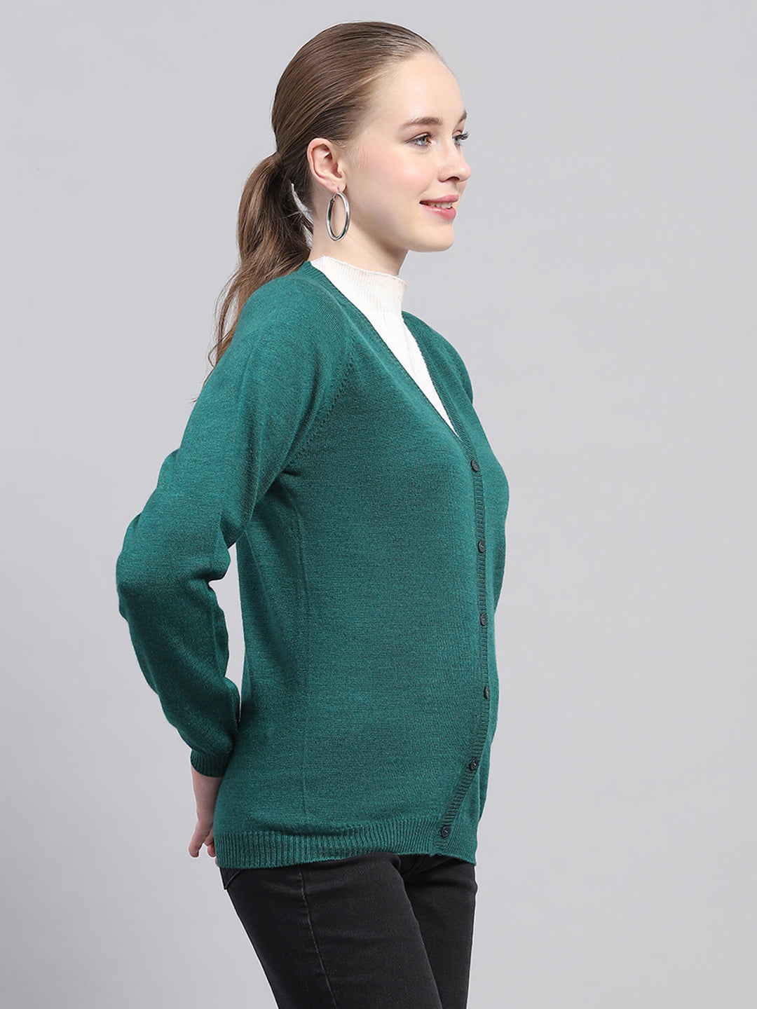 Women Green Solid V Neck Full Sleeve Cardigan