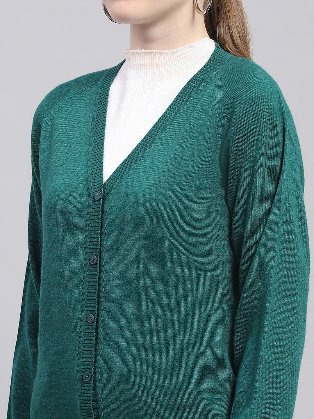 Women Green Solid V Neck Full Sleeve Cardigan