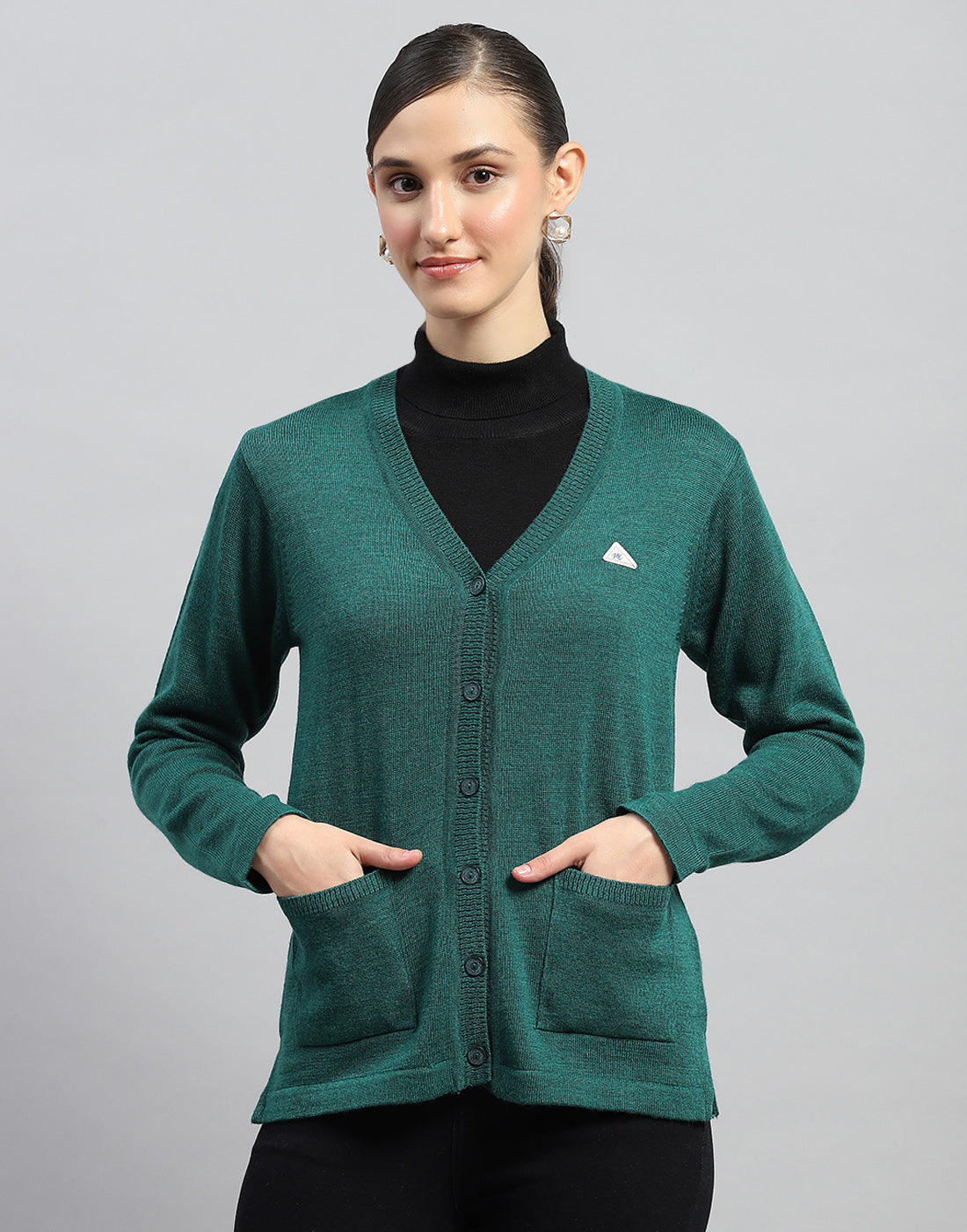 Women Green Solid V Neck Full Sleeve Cardigan