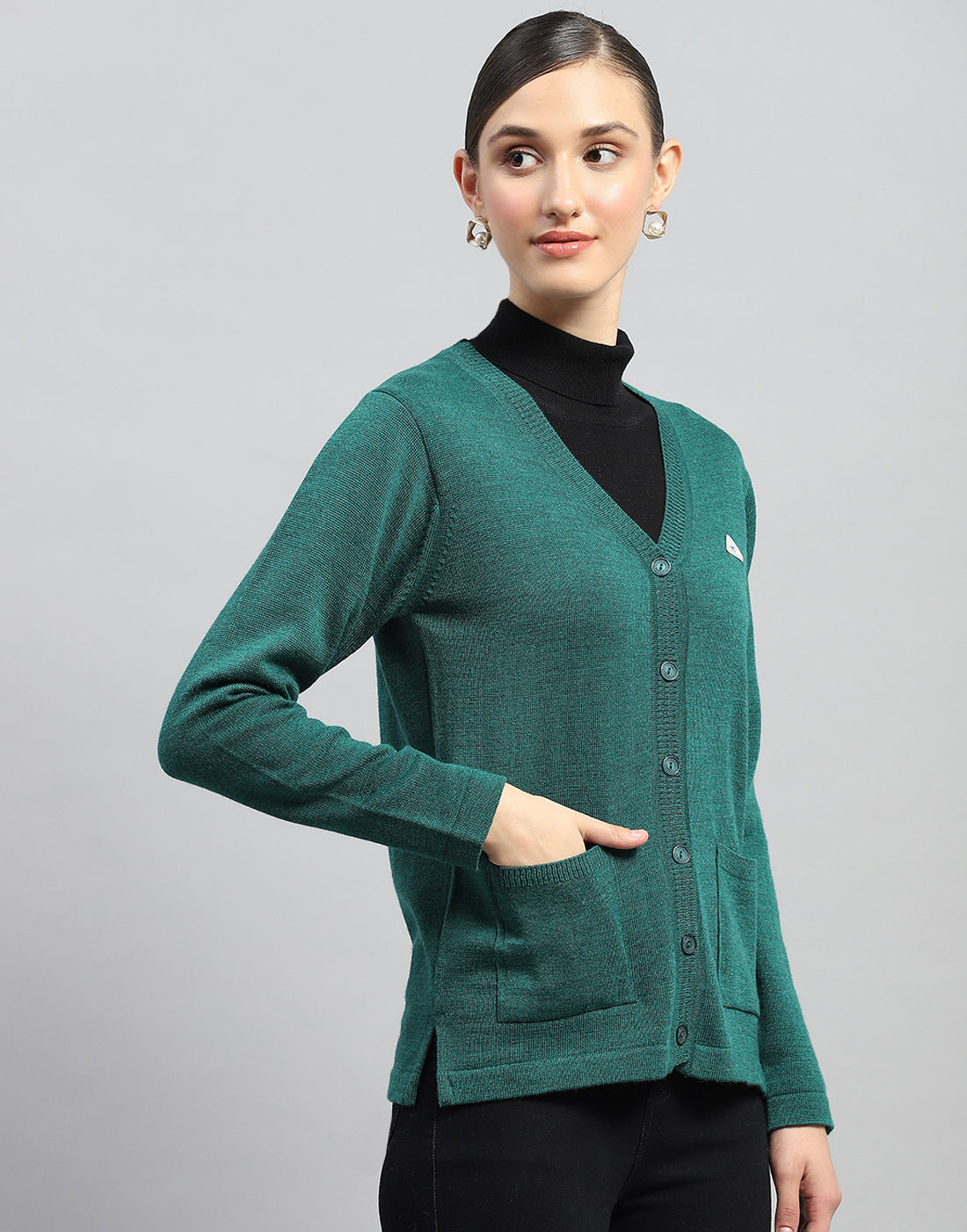 Women Green Solid V Neck Full Sleeve Cardigan