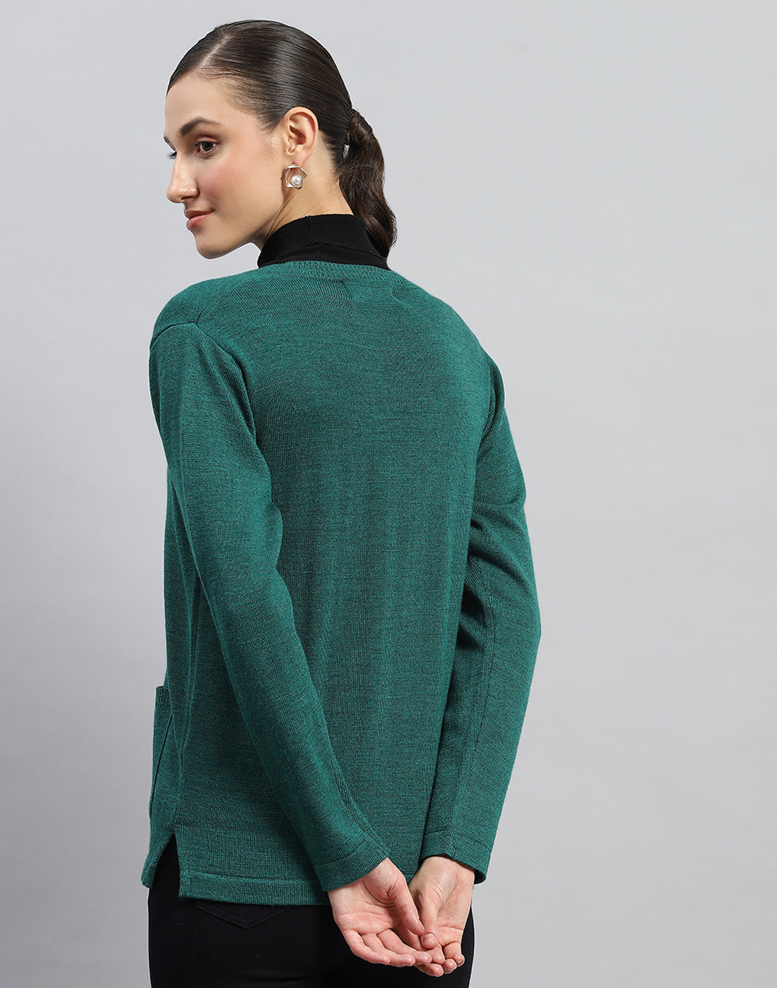 Women Green Solid V Neck Full Sleeve Cardigan