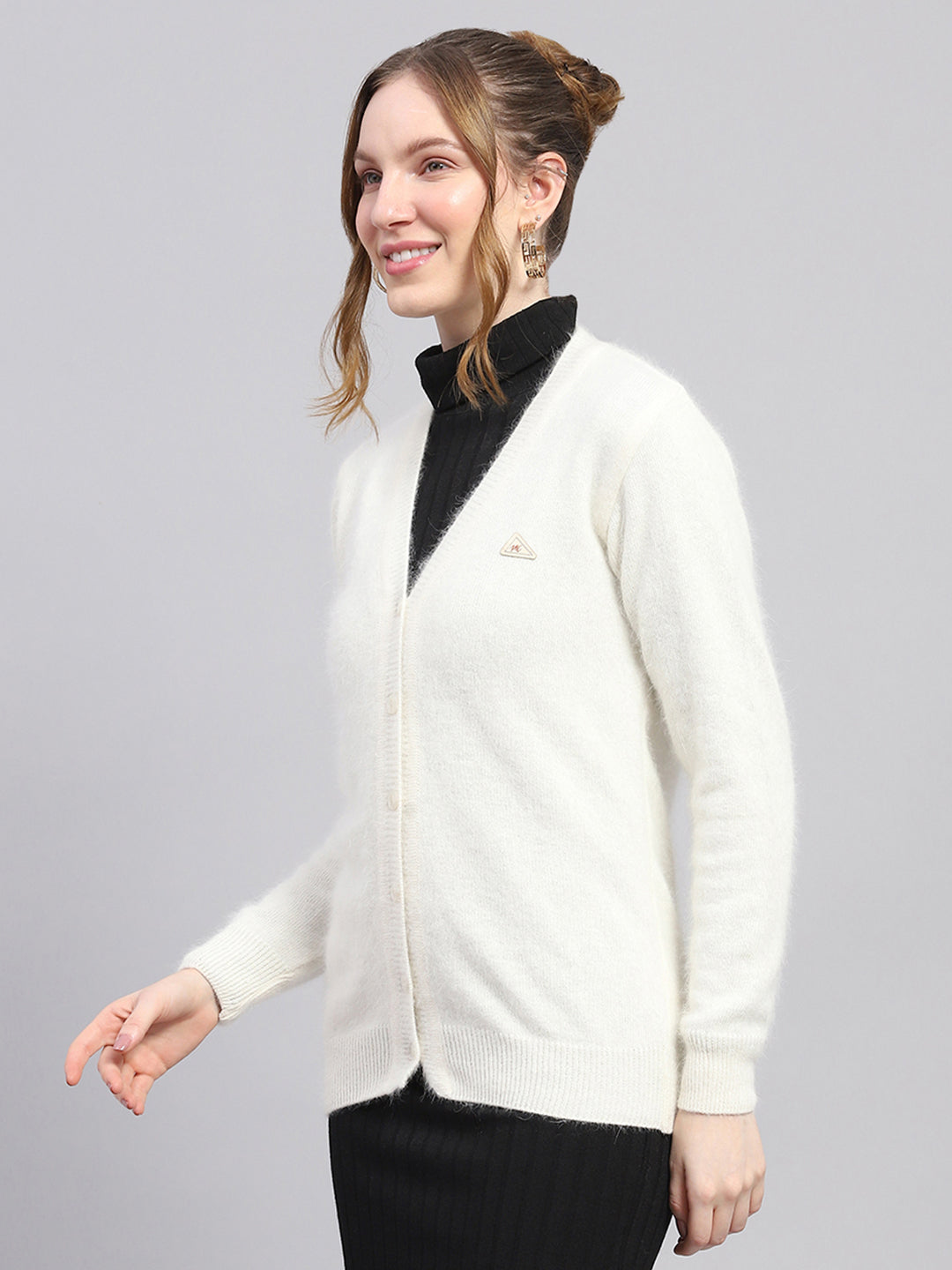 Women Off White Solid V Neck Full Sleeve Cardigan