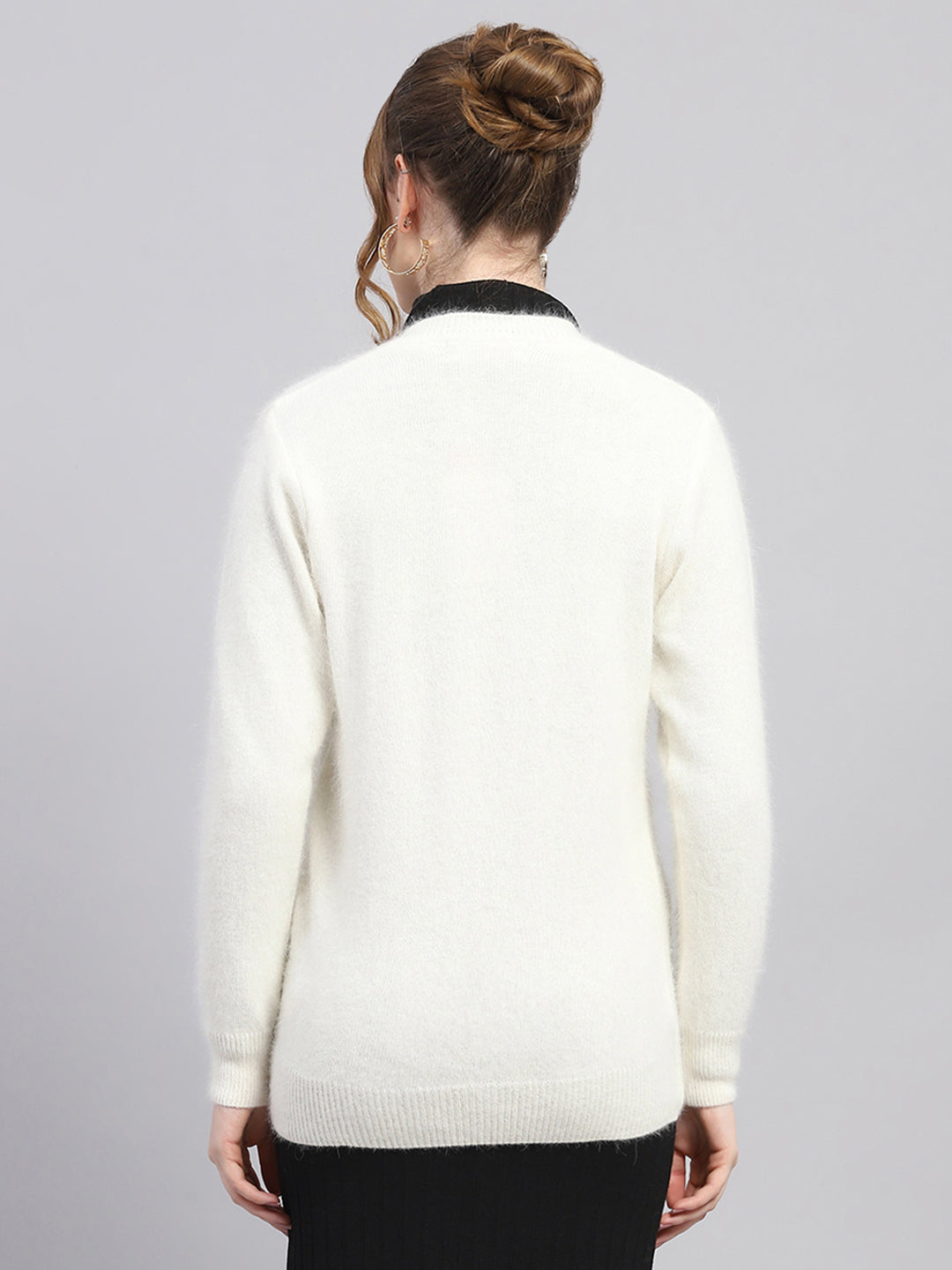 Women Off White Solid V Neck Full Sleeve Cardigan