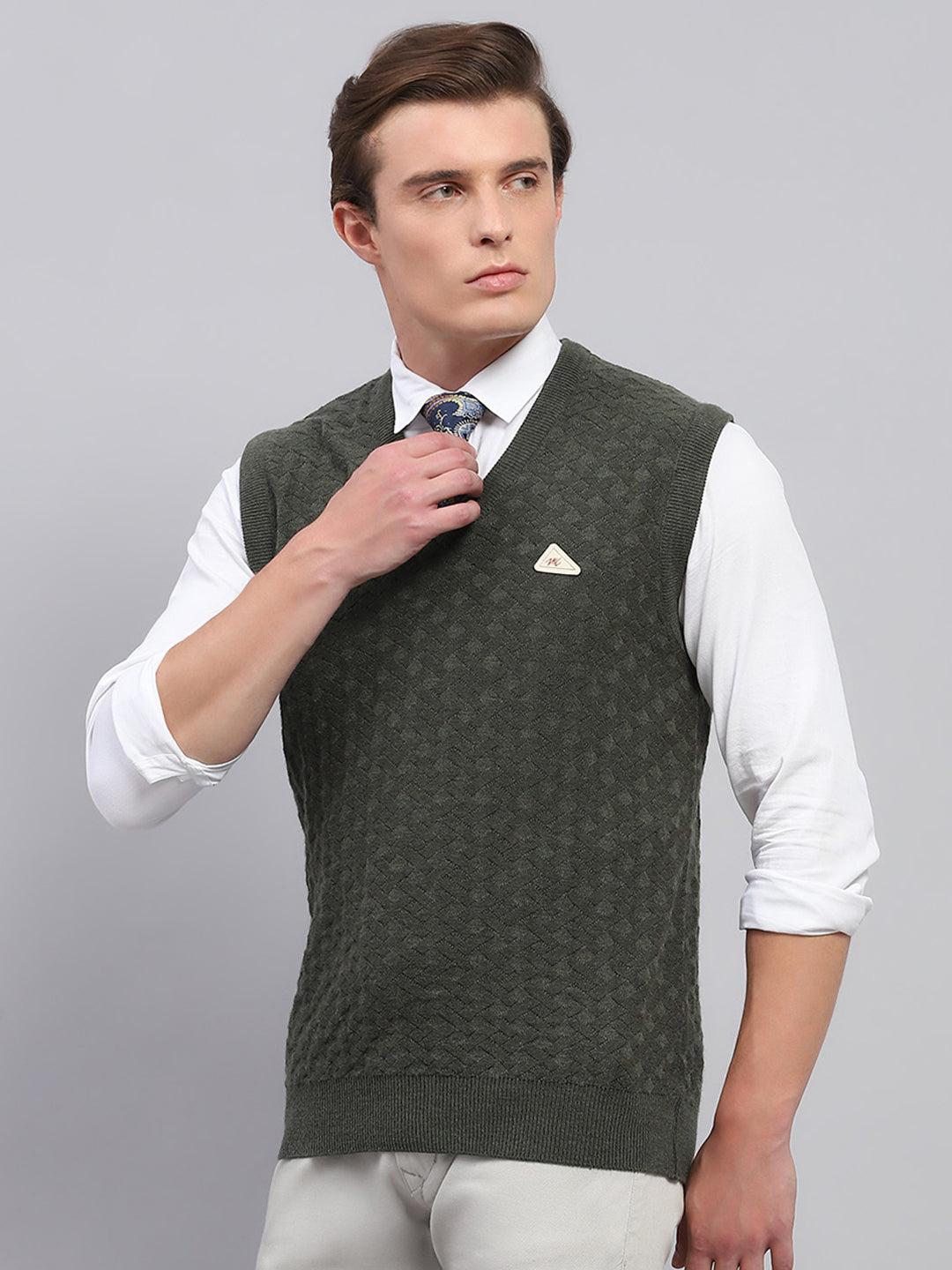 Men Green Self Design V Neck Sleeveless Sweater