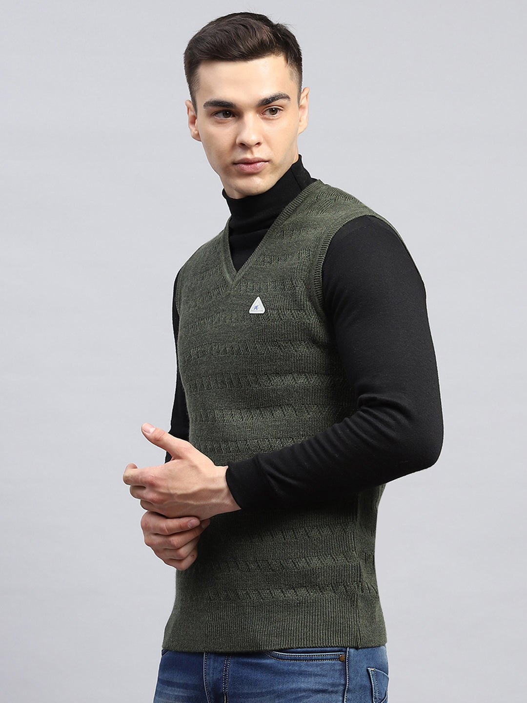 Men Green Self Design V Neck Sleeveless Sweater