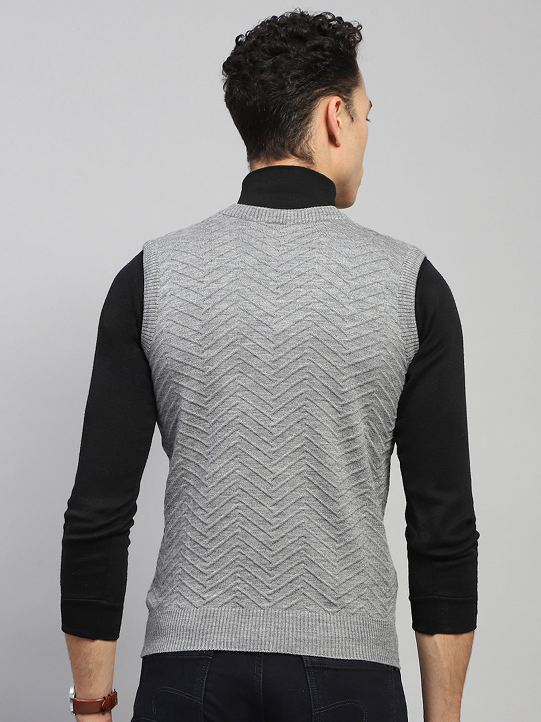 Men Grey Self Design V Neck Sleeveless Sweater