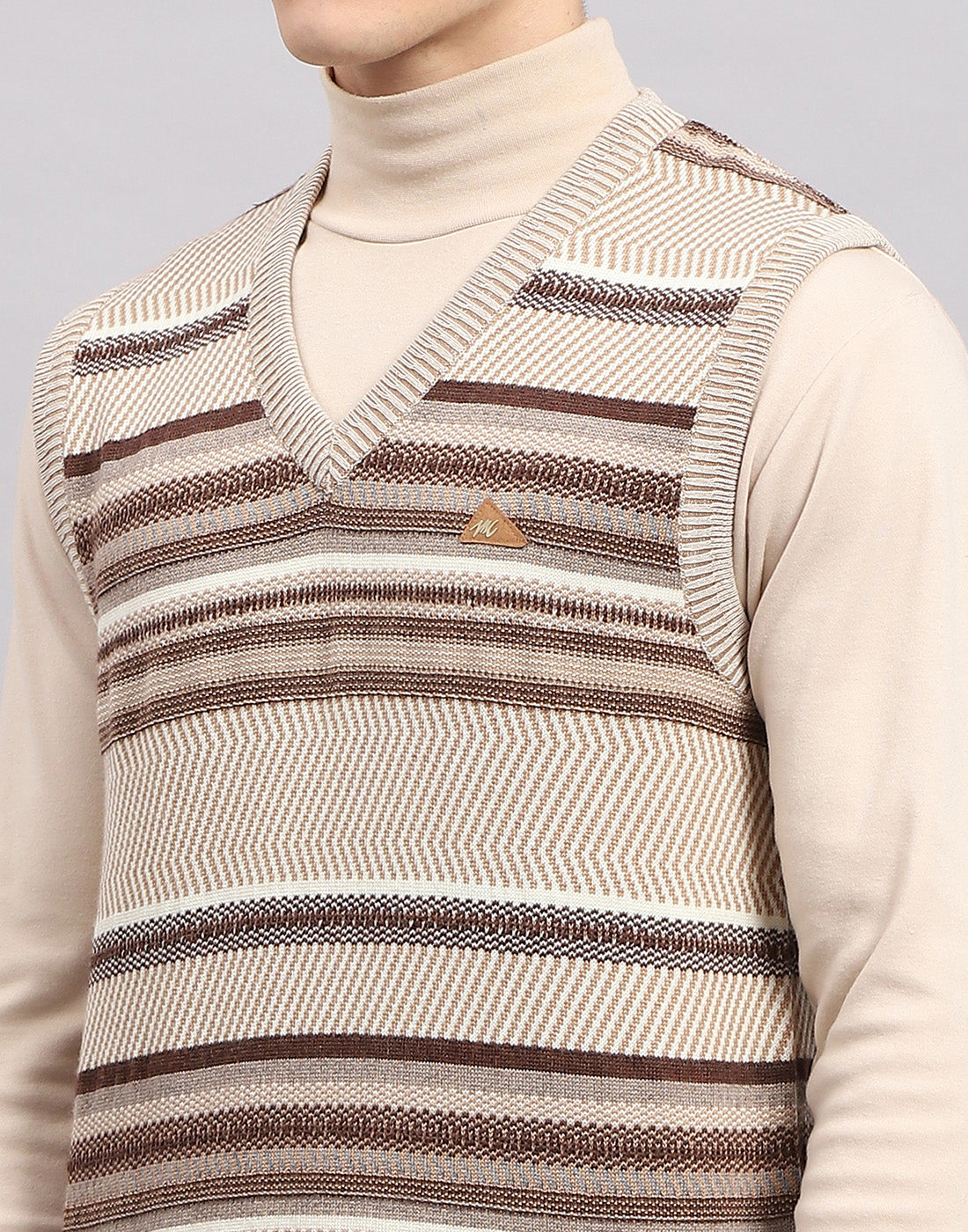 Men Beige Stripe V Neck Sleeveless Sweater