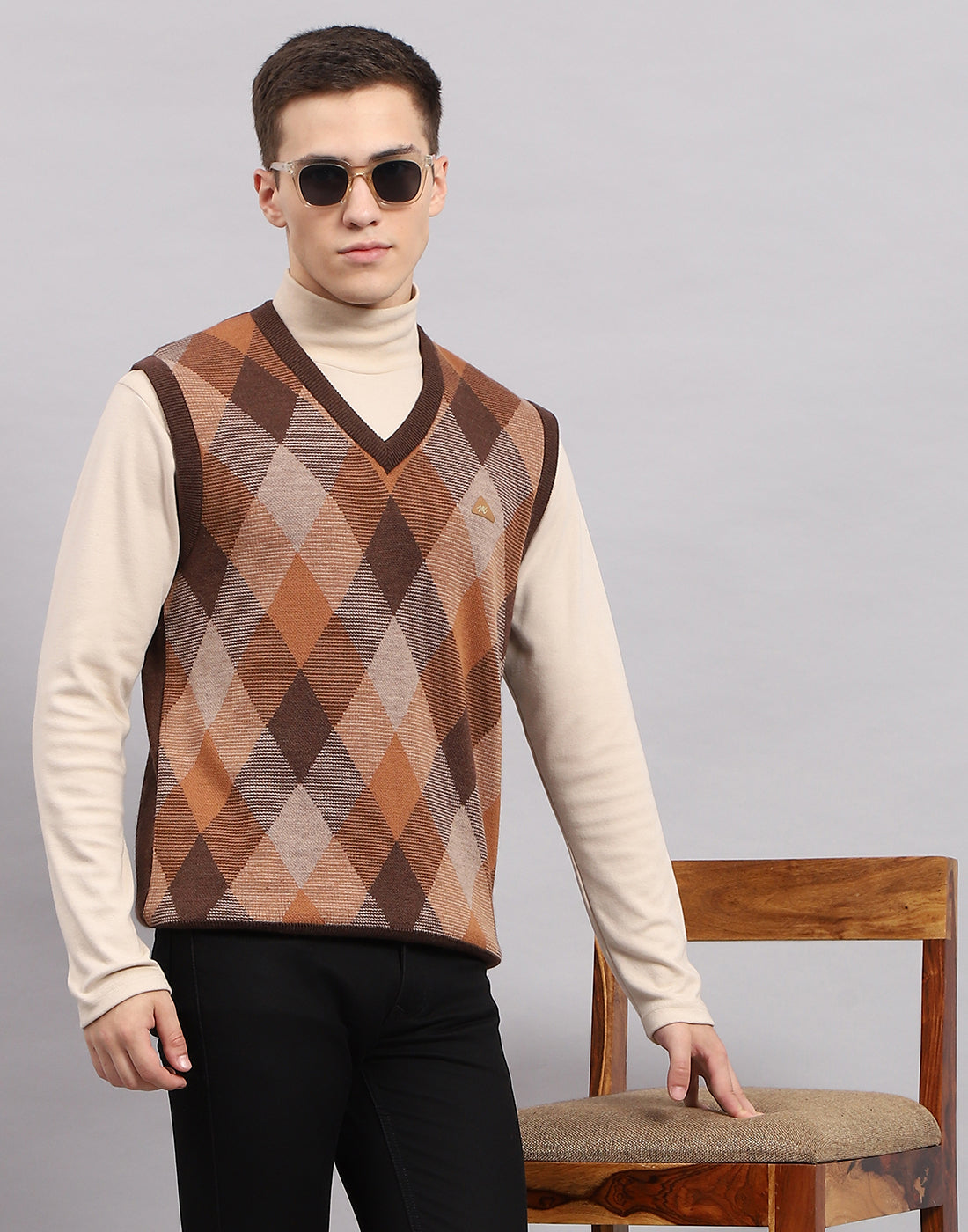 Men Brown Self Design V Neck Sleeveless Sweater