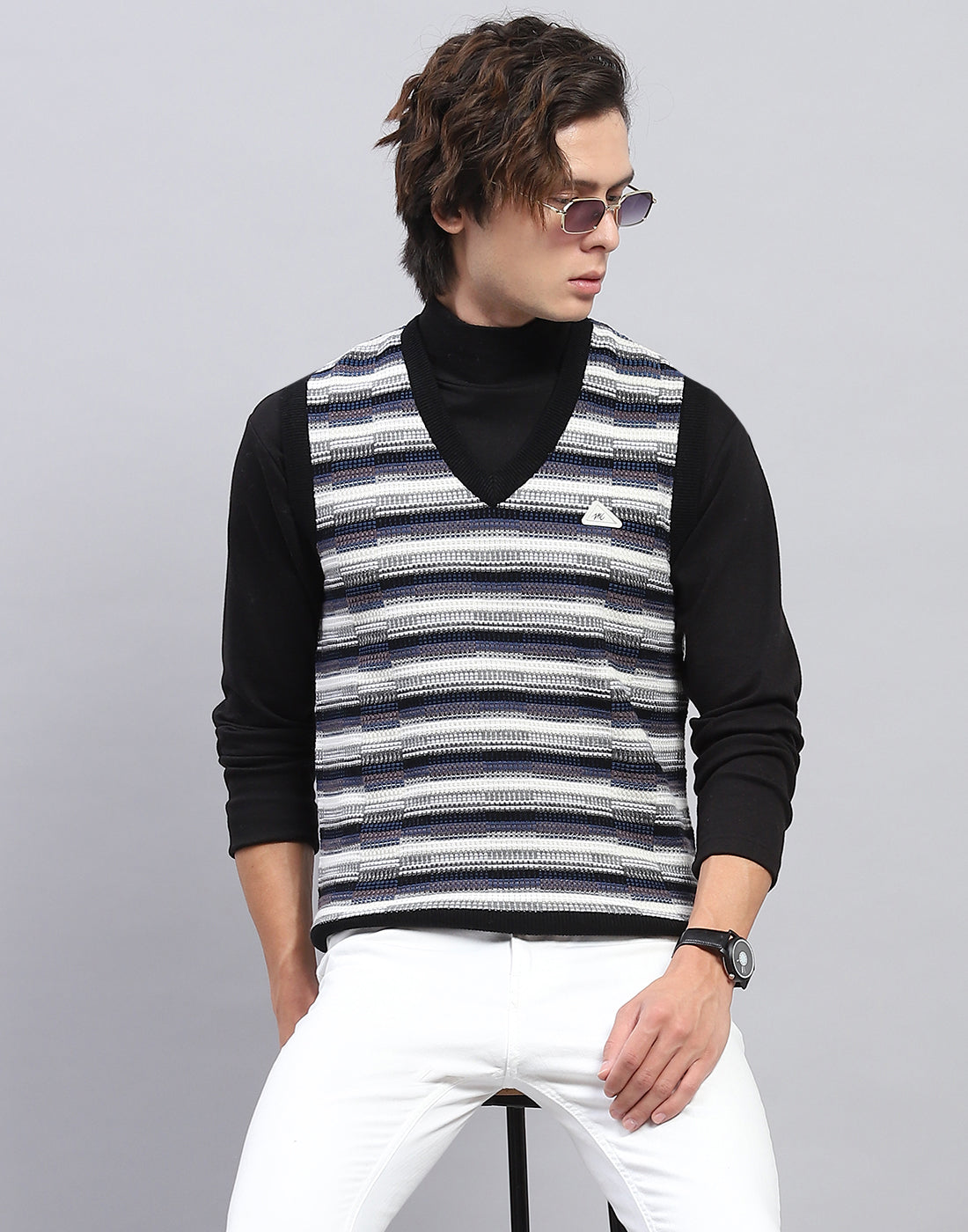 Men Black Self Design V Neck Sleeveless Sweater