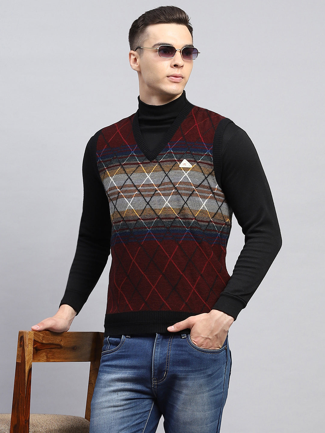 Men Maroon Self Design V Neck Sleeveless Sweater