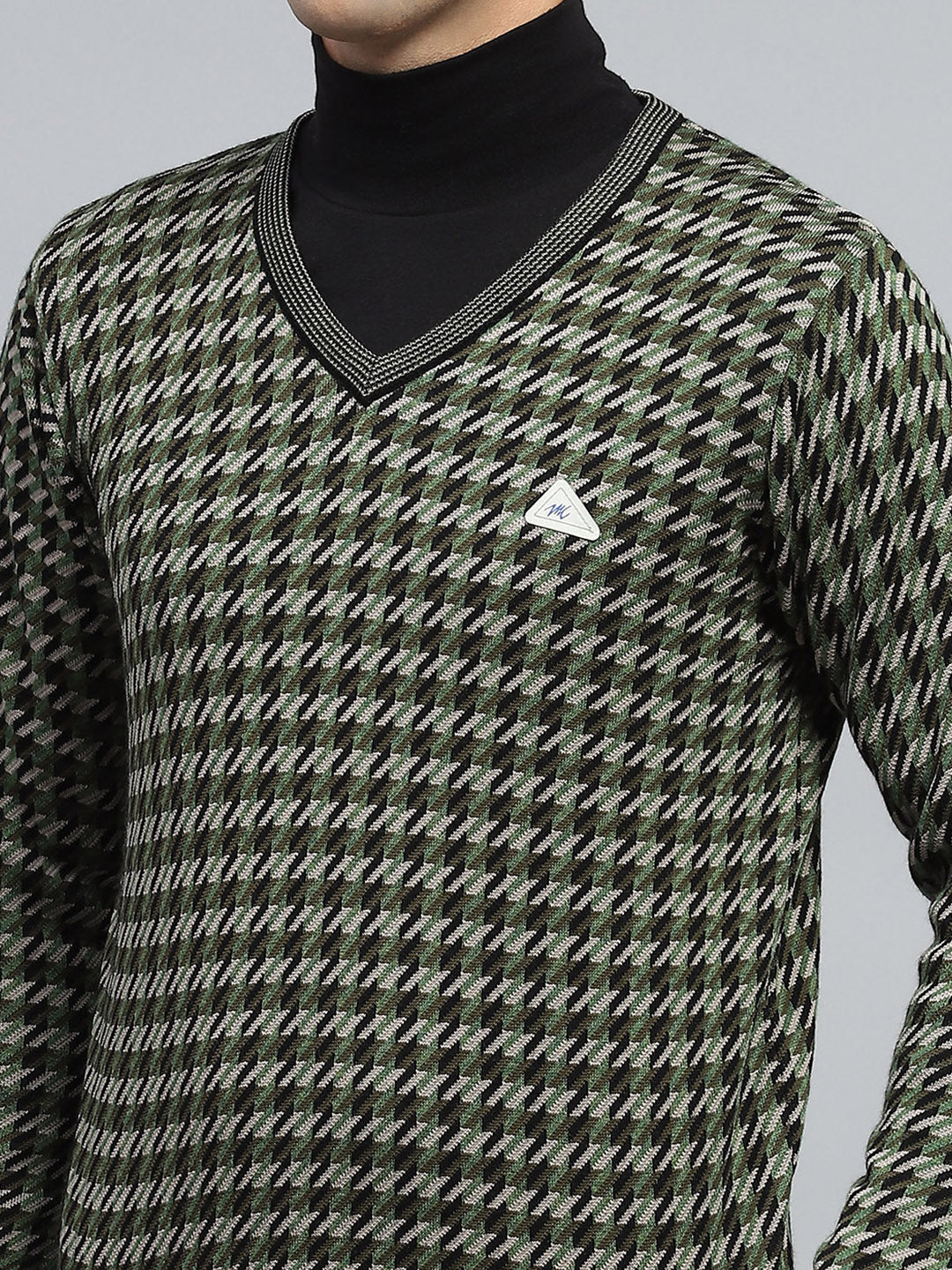 Men Green Stripe V Neck Full Sleeve Pullover