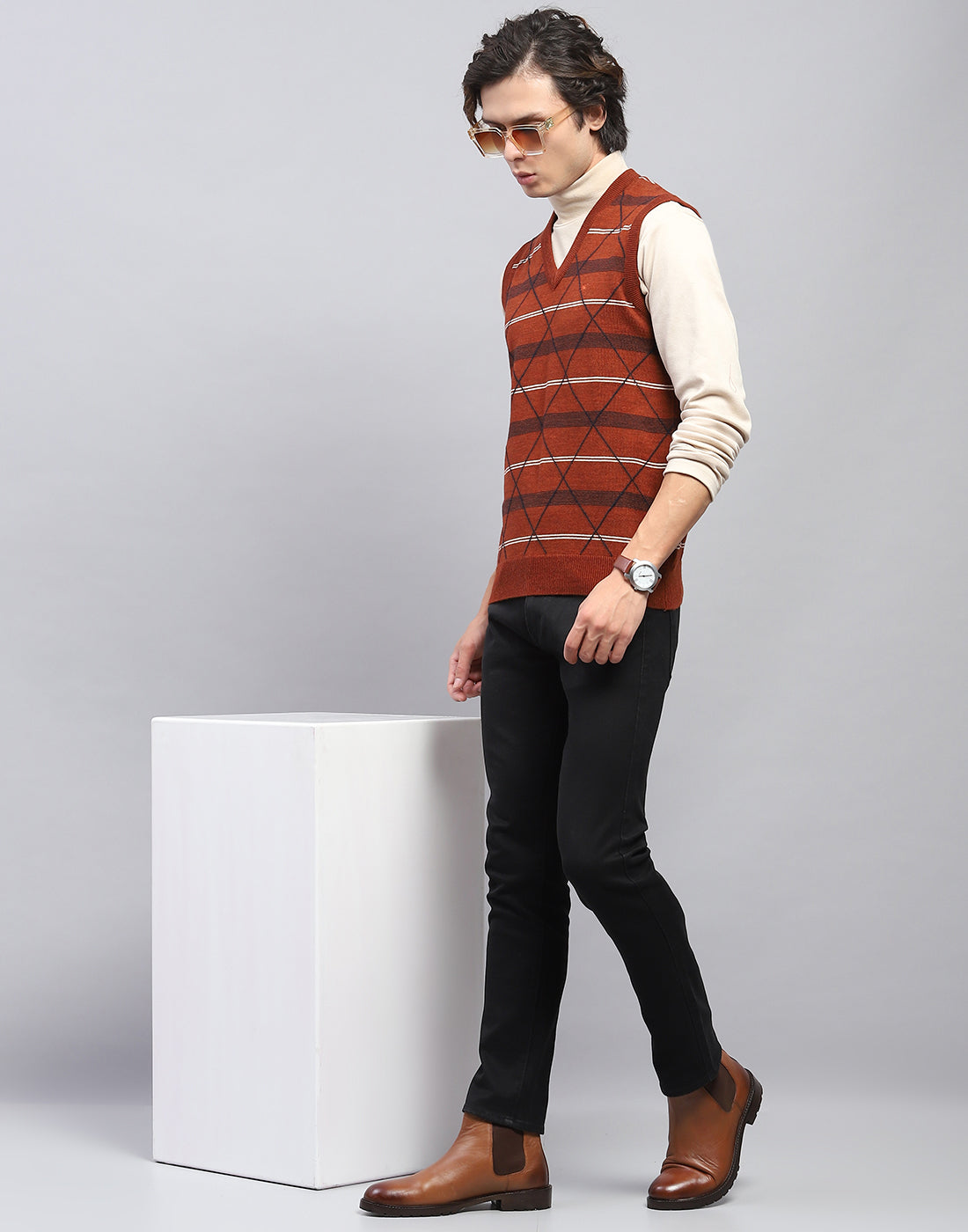 Men Rust Self Design V Neck Sleeveless Sweater