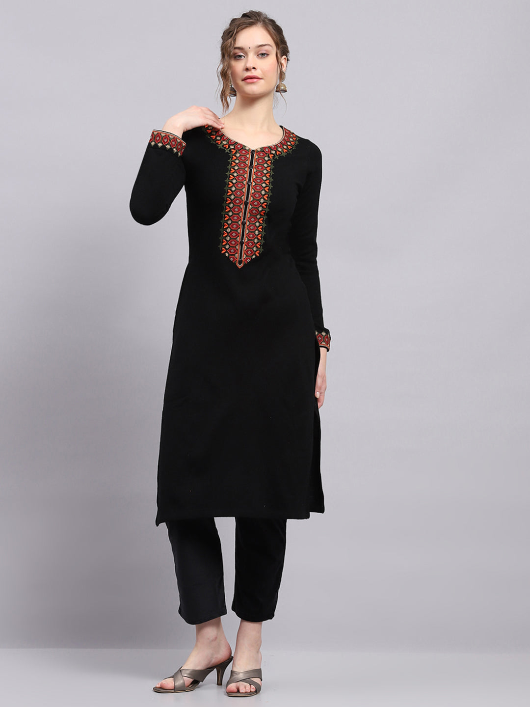 Women Black Printed Round Neck Full Sleeve Winter Kurti