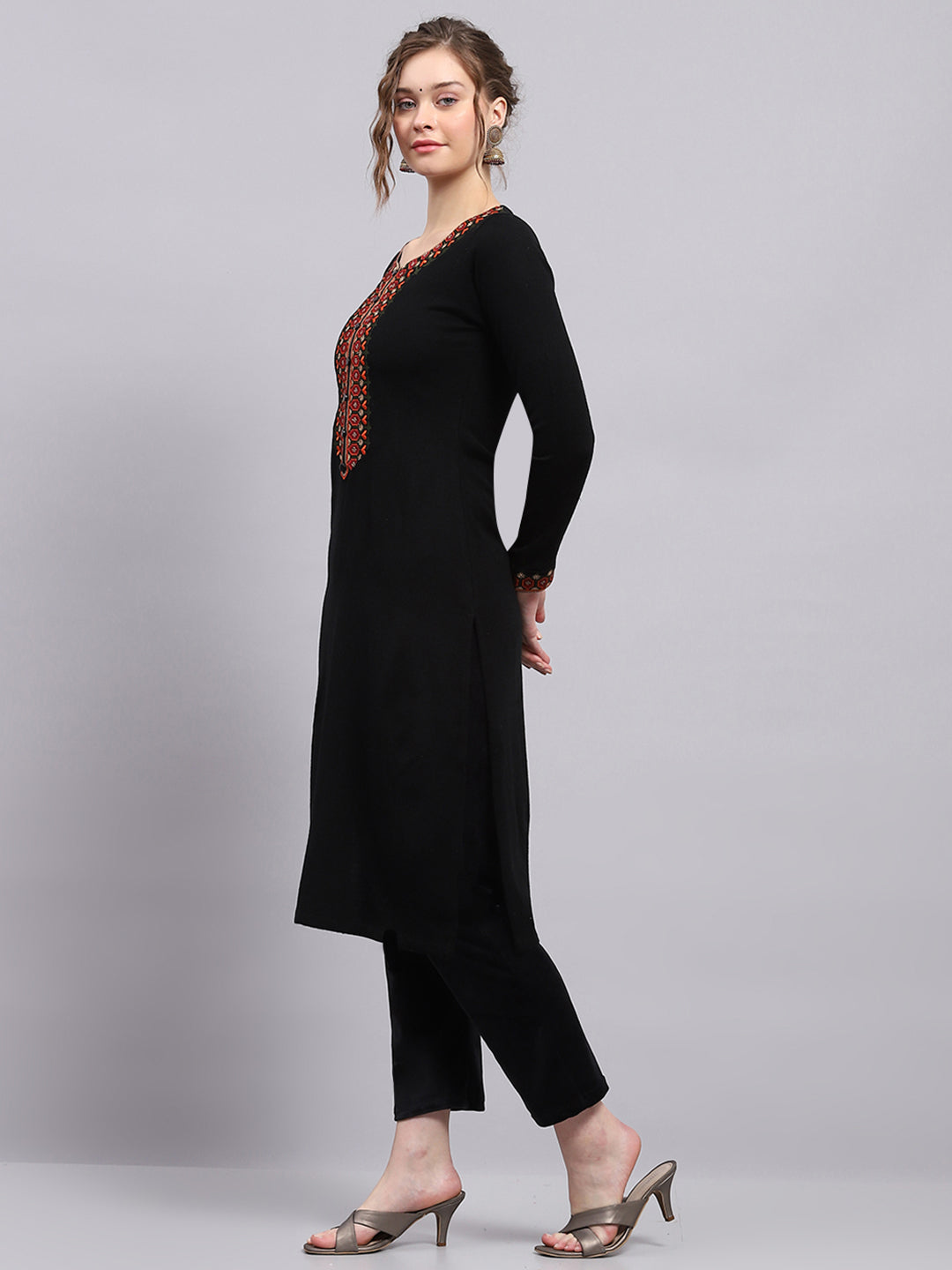 Women Black Printed Round Neck Full Sleeve Winter Kurti