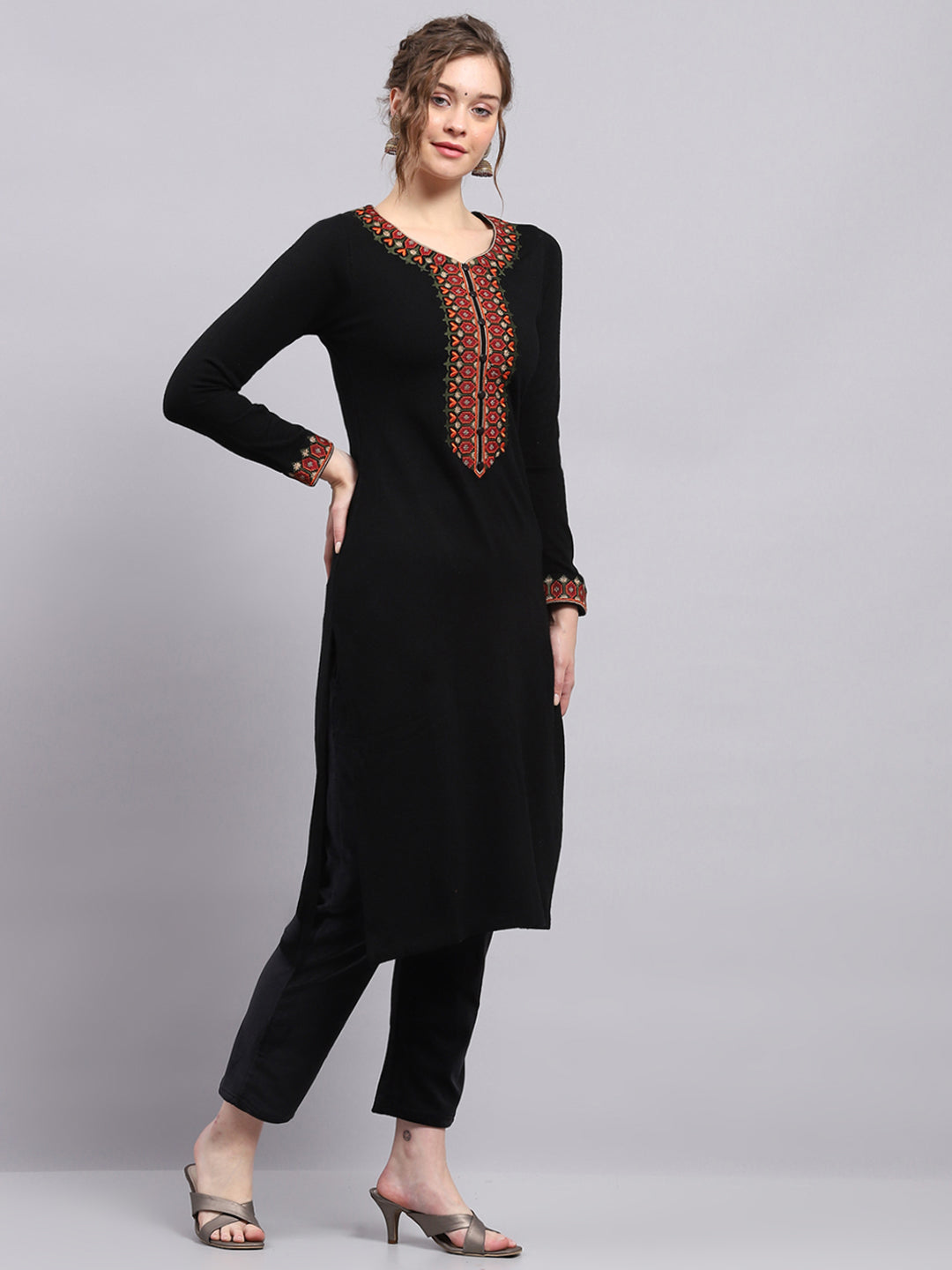 Women Black Printed Round Neck Full Sleeve Winter Kurti