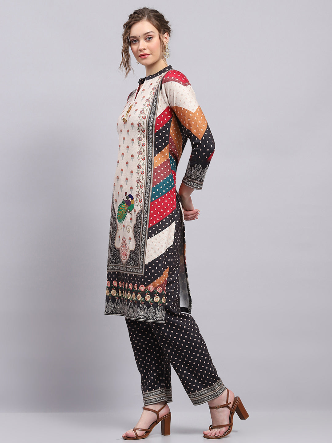 Women Cream Printed Round Neck 3/4th Sleeve Kurti Set for Winter