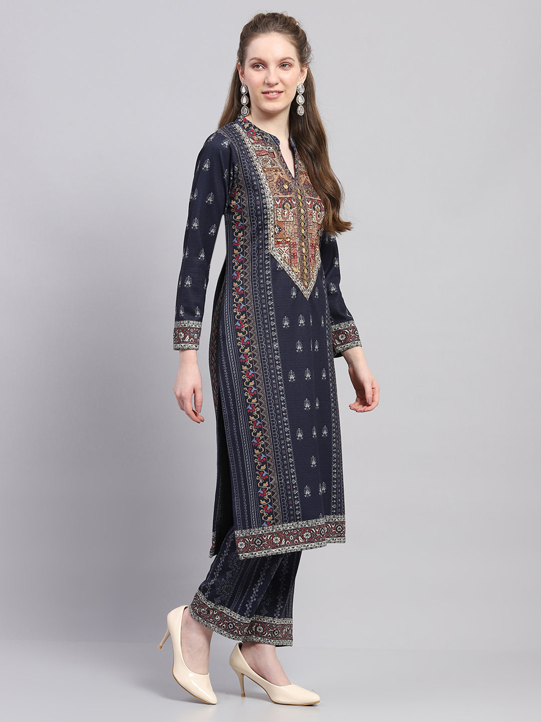 Women Navy Blue Printed Round Neck Full Sleeve Kurti Set with Stole