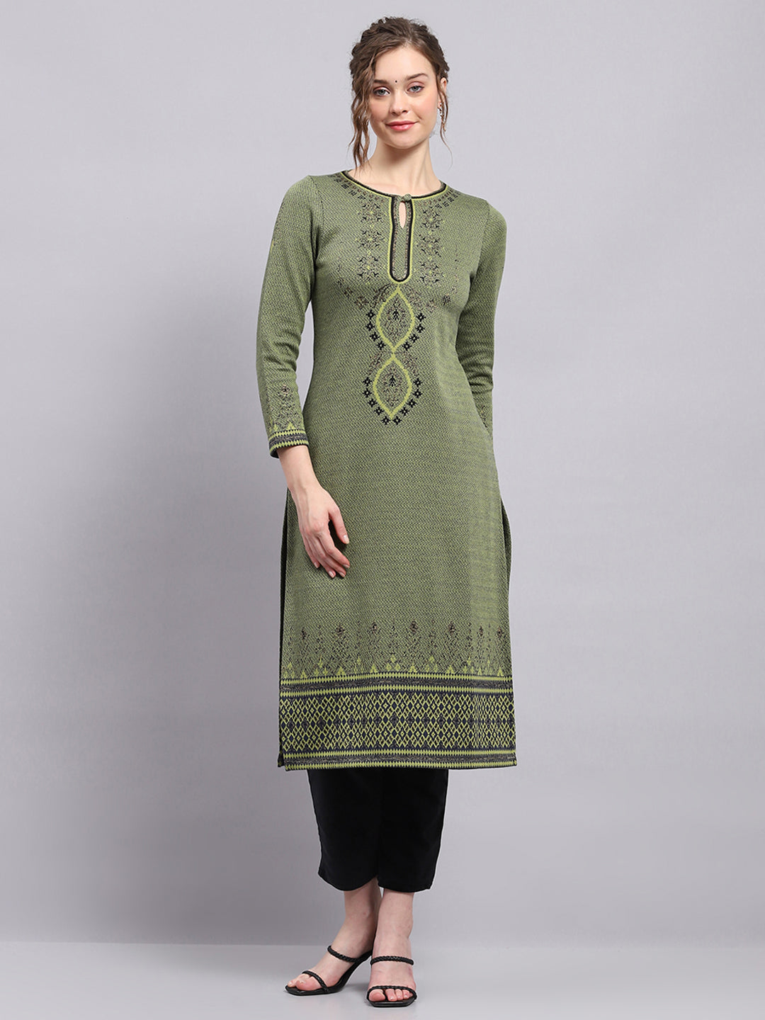 Women Green Self Design Round Neck 3/4th Sleeve Winter Kurti