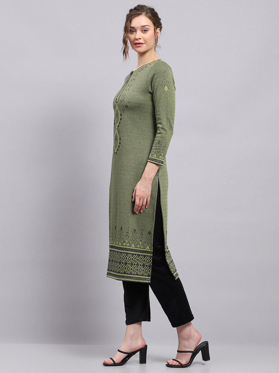 Women Green Self Design Round Neck 3/4th Sleeve Winter Kurti