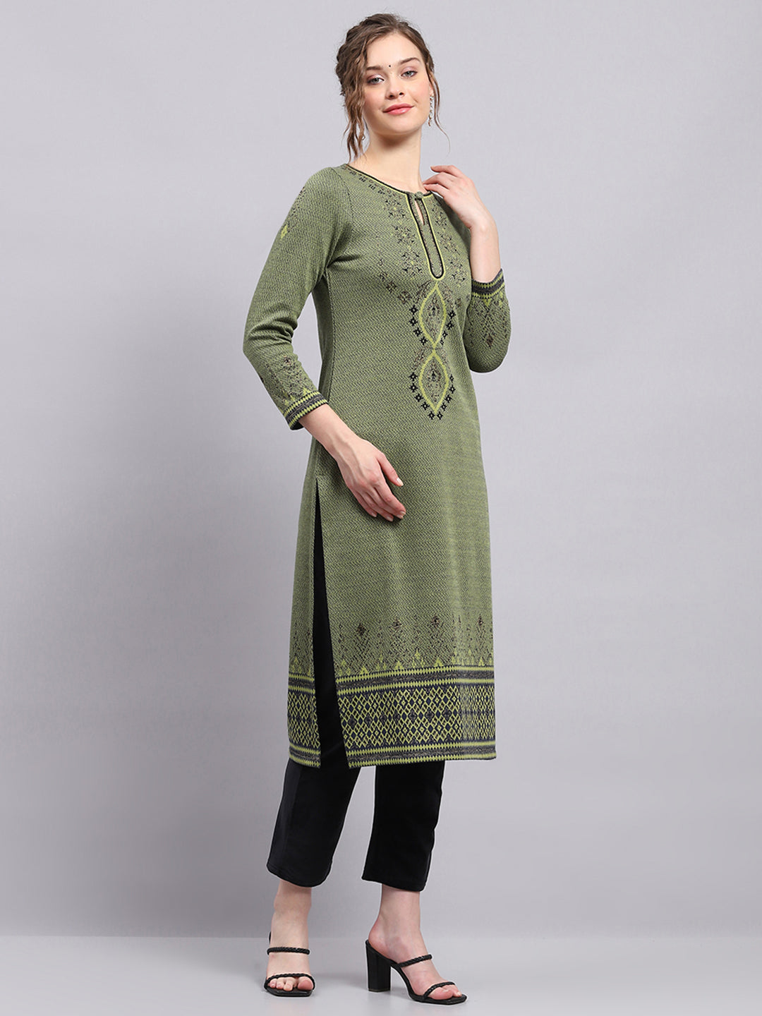 Women Green Self Design Round Neck 3/4th Sleeve Winter Kurti