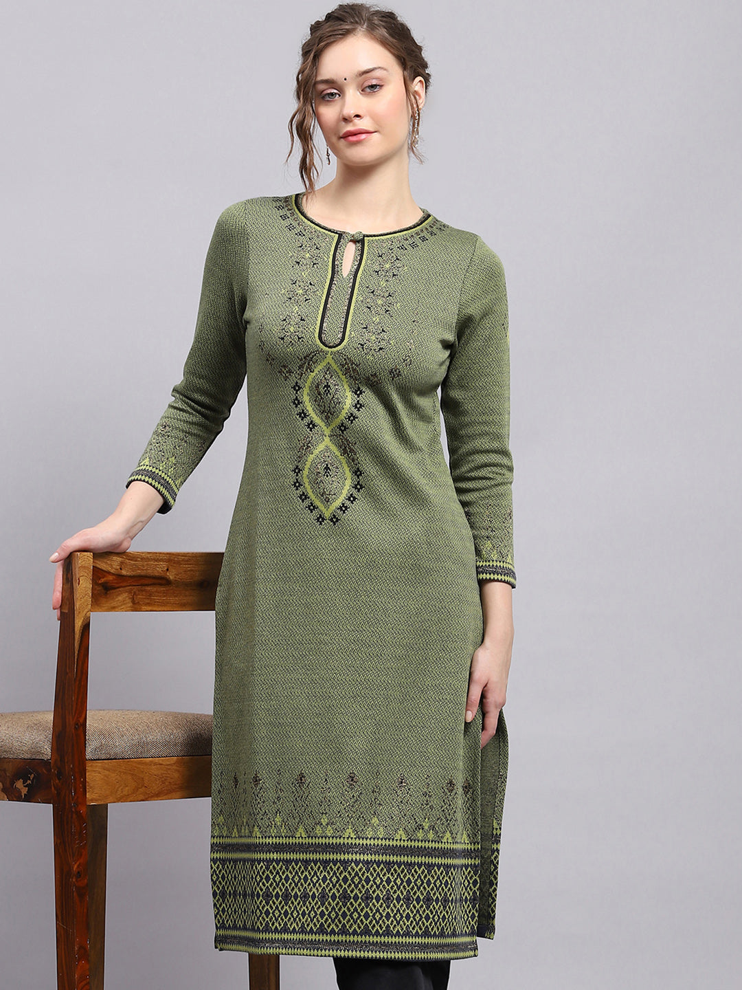 Women Green Self Design Round Neck 3/4th Sleeve Winter Kurti