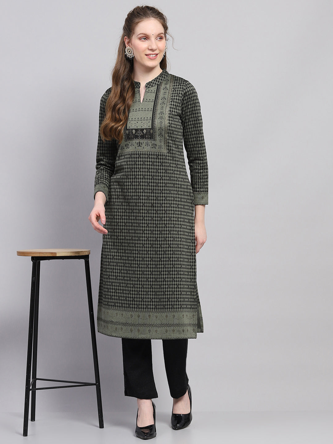 Women Green Printed Round Neck Full Sleeve Winter Kurti