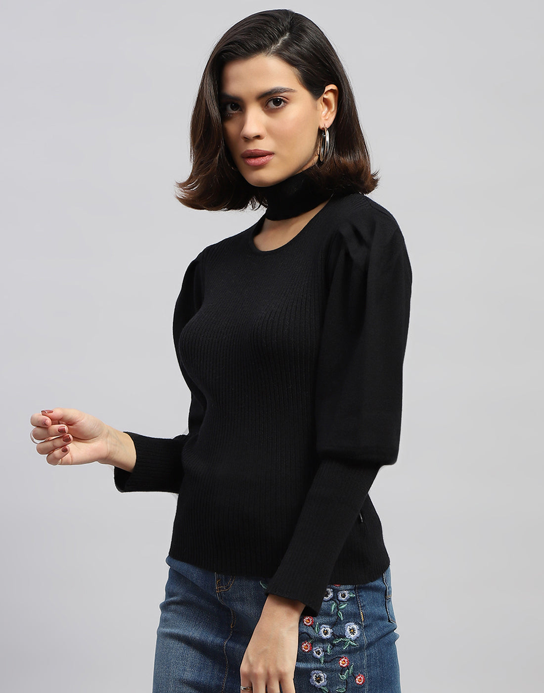 Women Black Self Design Round Neck Full Sleeve Sceavy