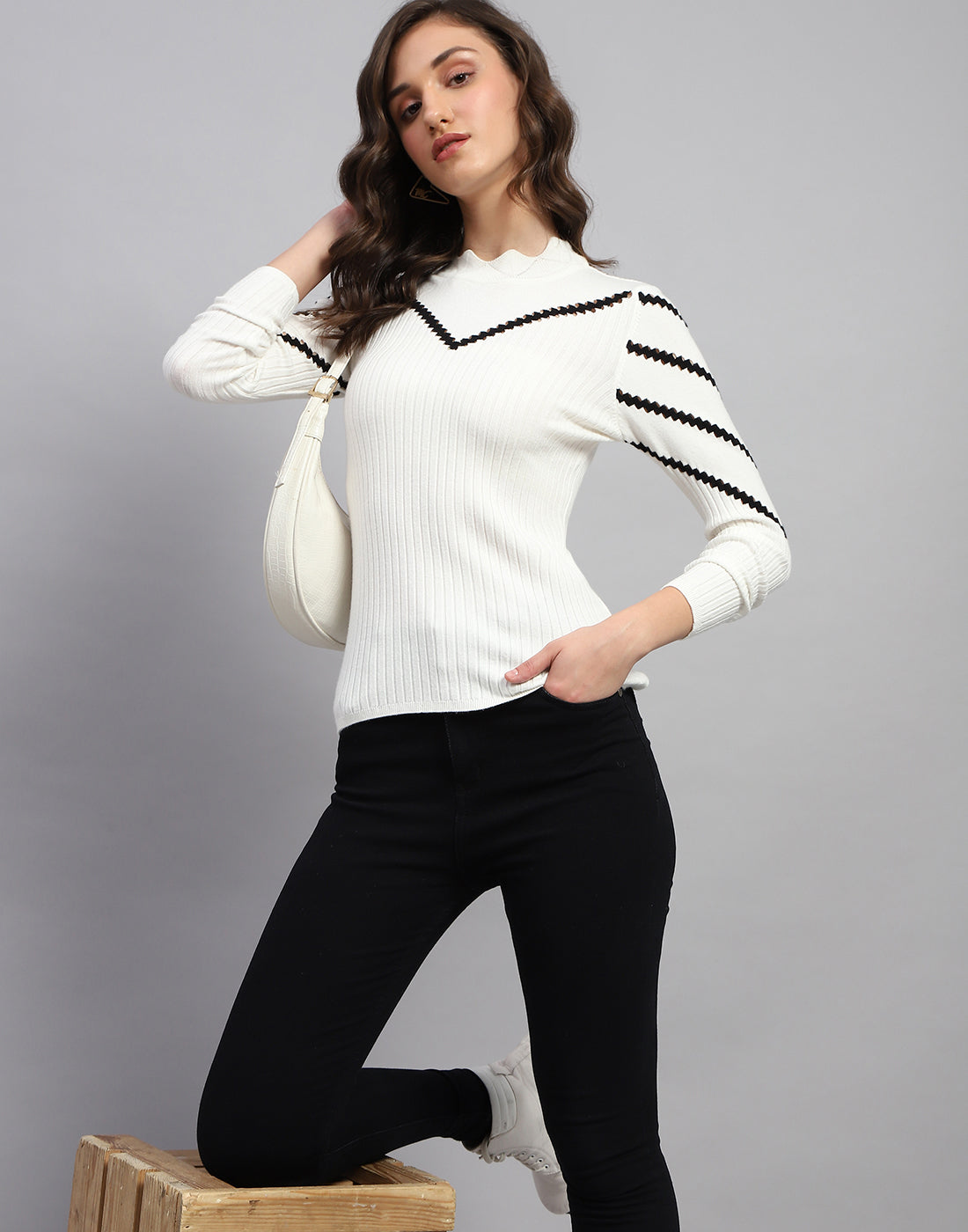 Women White Solid Round Neck Full Sleeve Sceavy