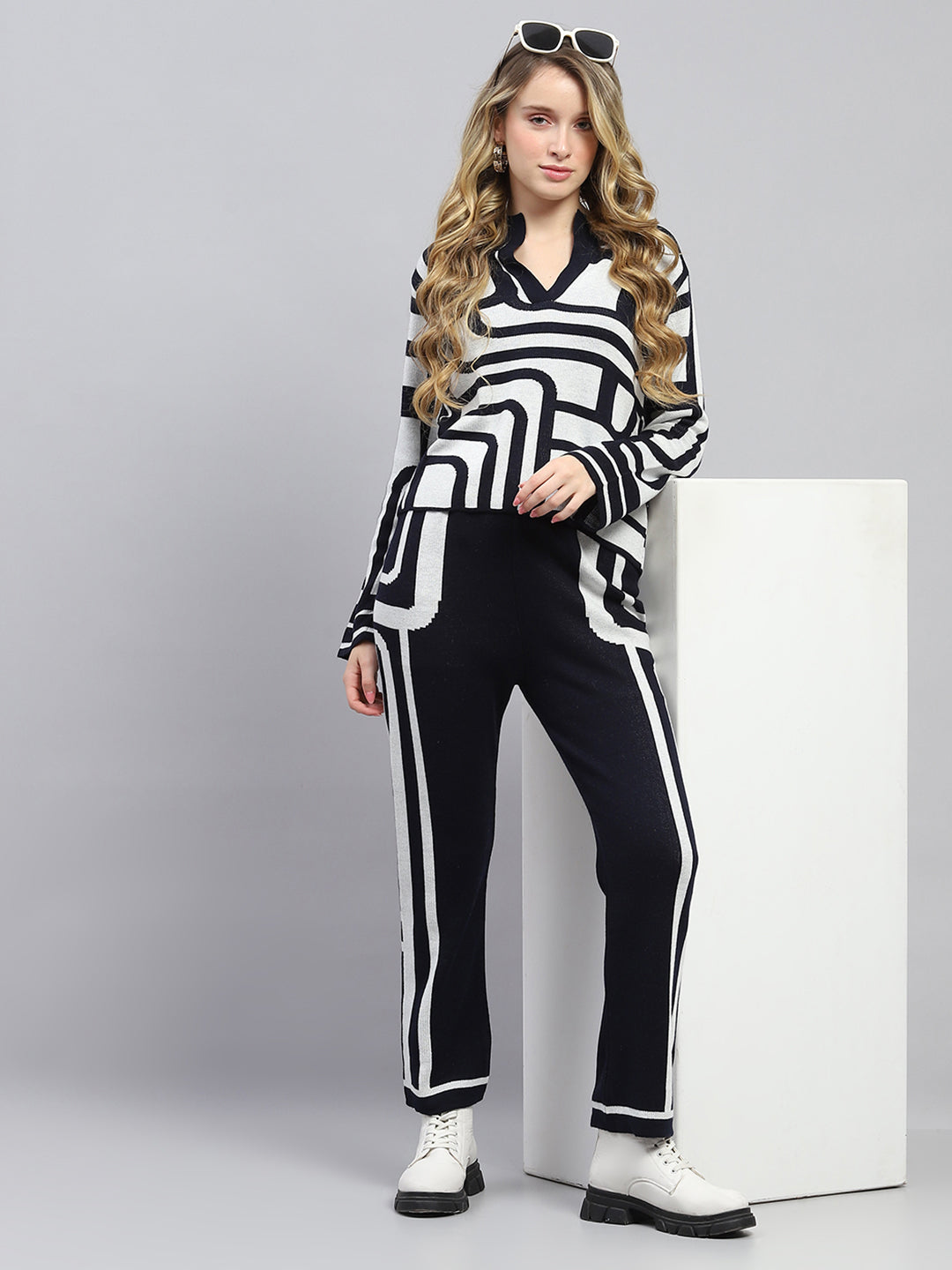 Women Navy Blue Printed Round Neck Full Sleeve Cords Set