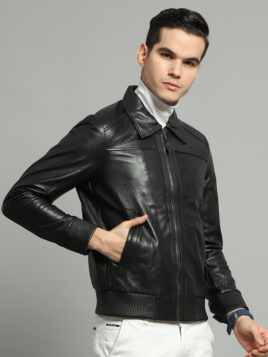 Men Black Solid Collar Full Sleeve Jacket