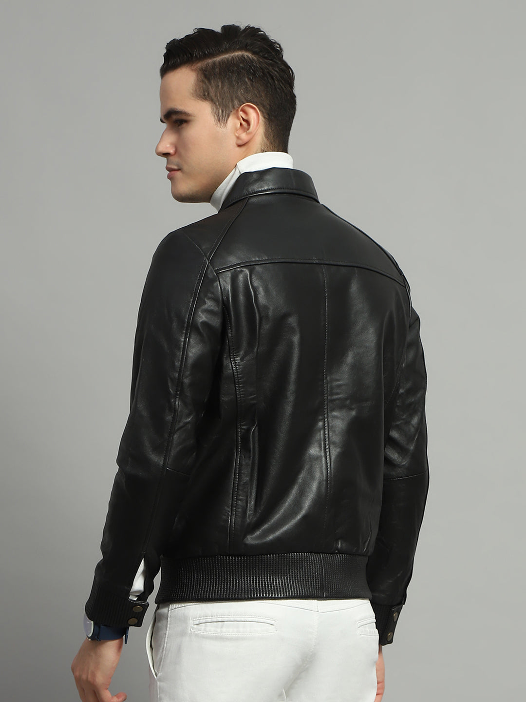 Men Black Solid Collar Full Sleeve Jacket