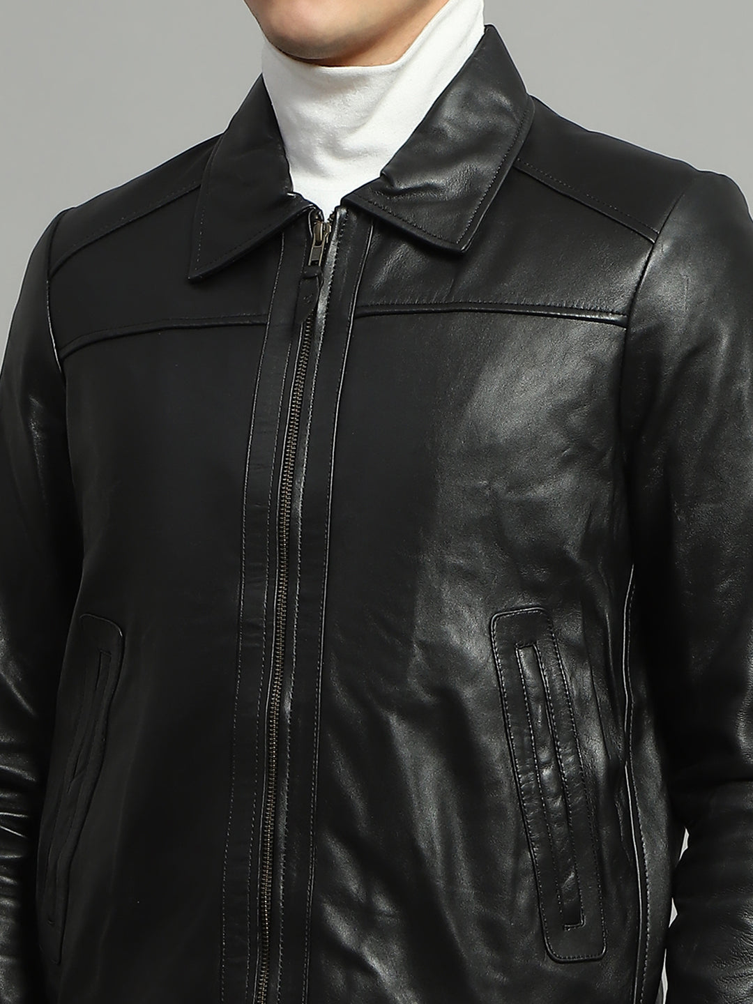 Men Black Solid Collar Full Sleeve Jacket