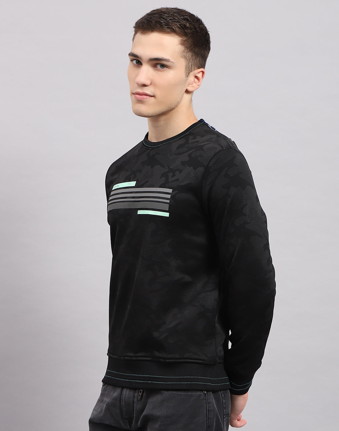 Men Black Solid Round Neck Full Sleeve Sweatshirt