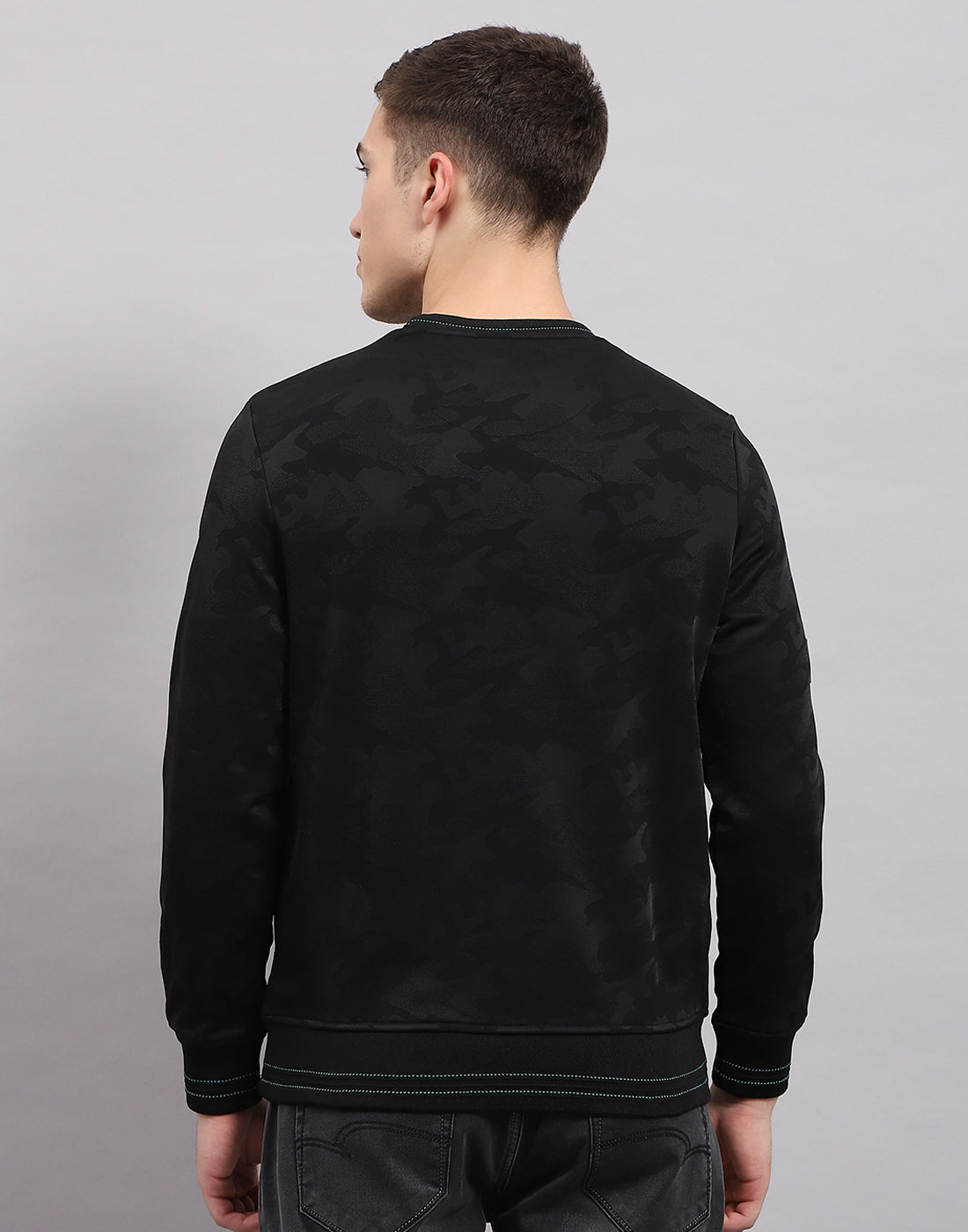 Men Black Solid Round Neck Full Sleeve Sweatshirt