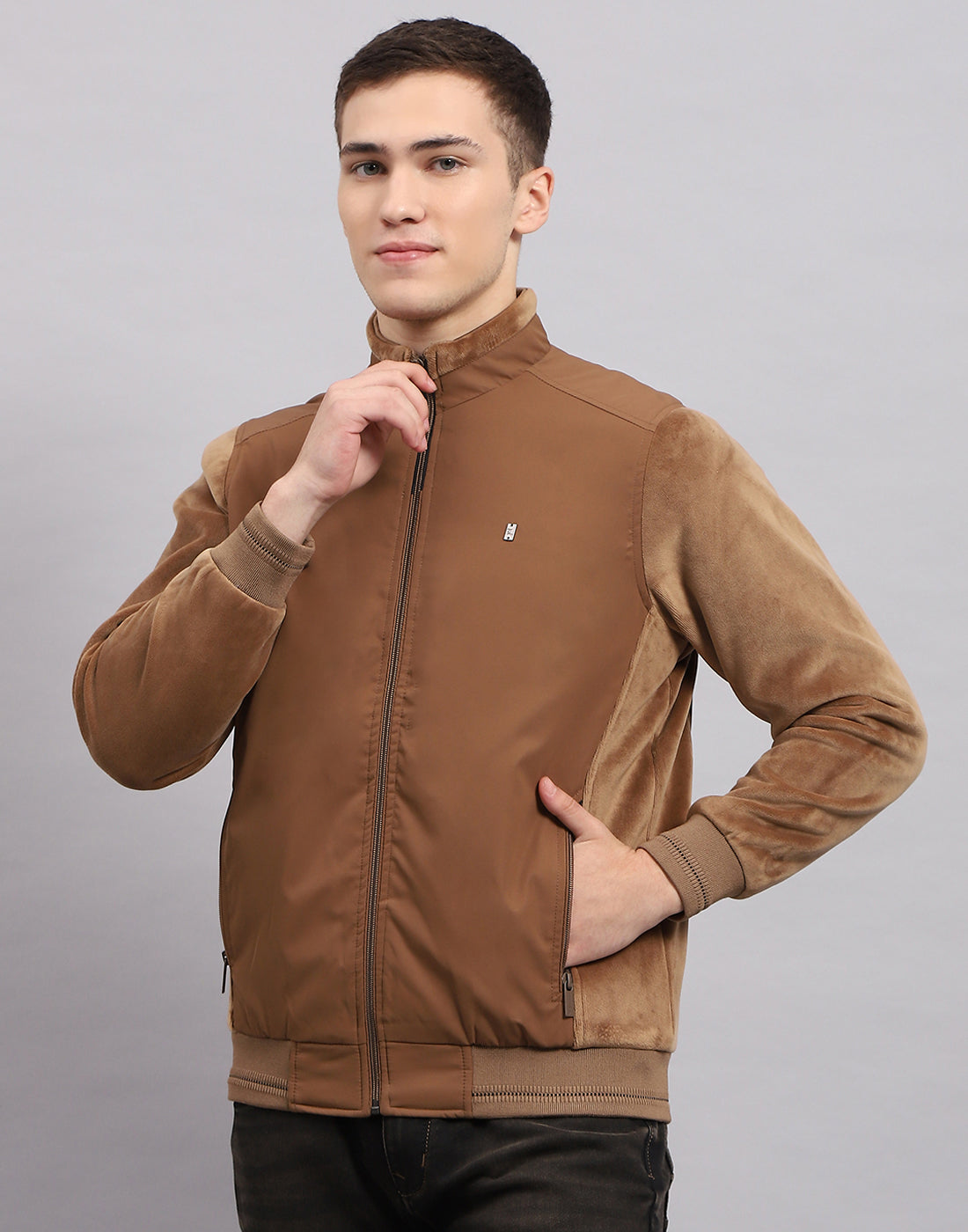 Men Khaki Solid Mock Neck Sleeveless Jacket