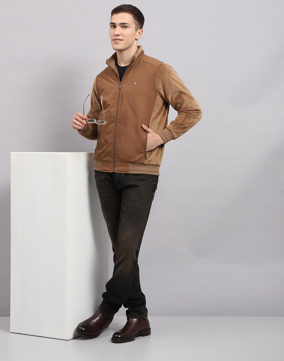 Men Khaki Solid Mock Neck Sleeveless Jacket