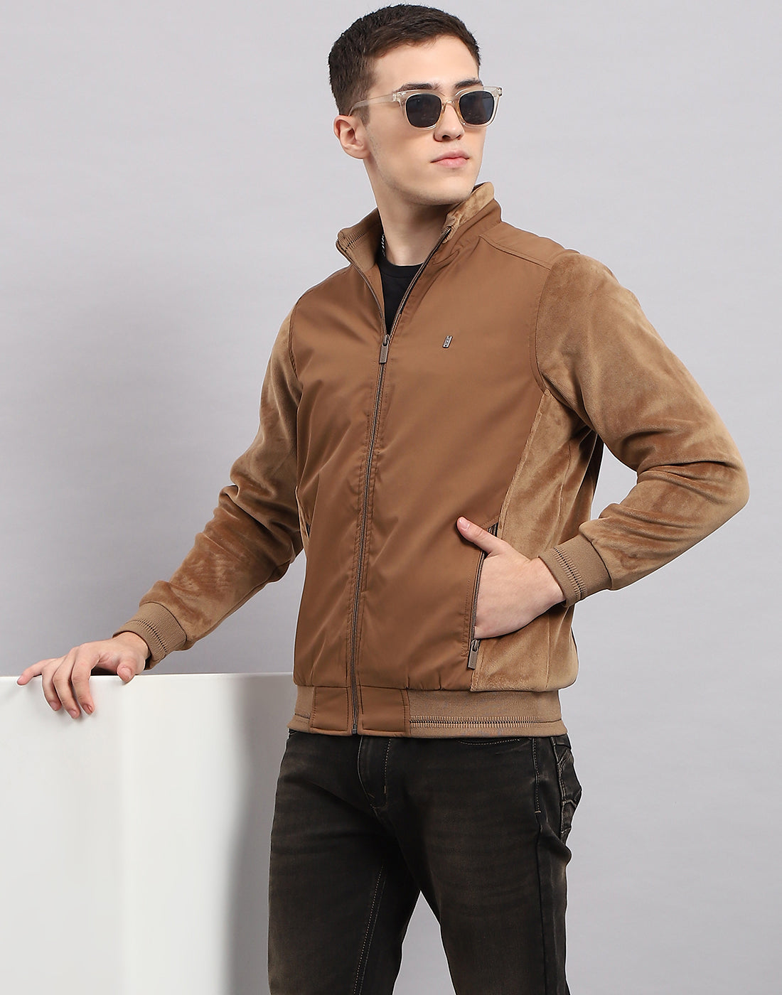 Men Khaki Solid Mock Neck Sleeveless Jacket